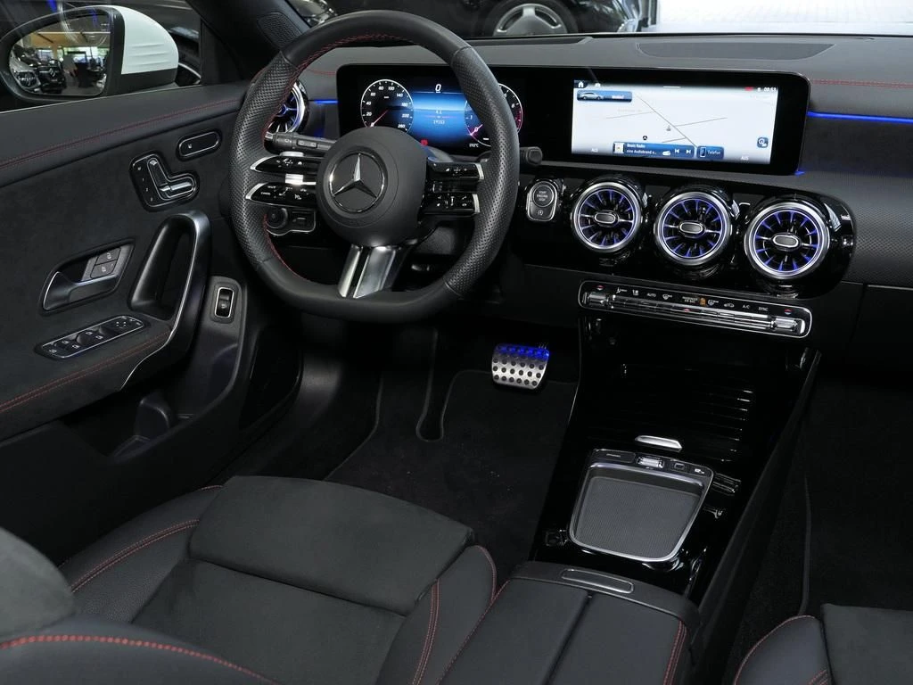 Mercedes-Benz-CLA 250-image-10