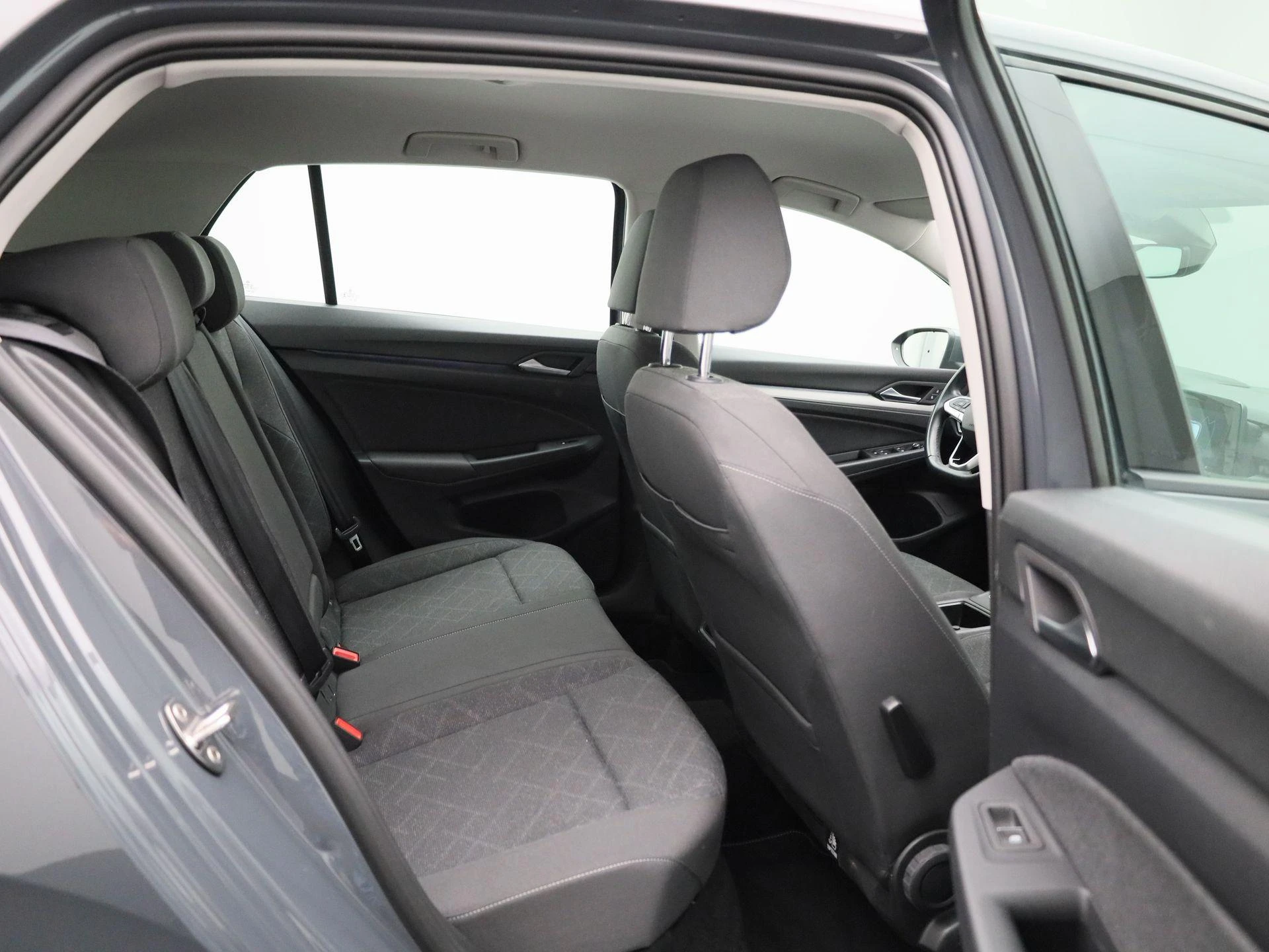 Volkswagen-Golf-image-31