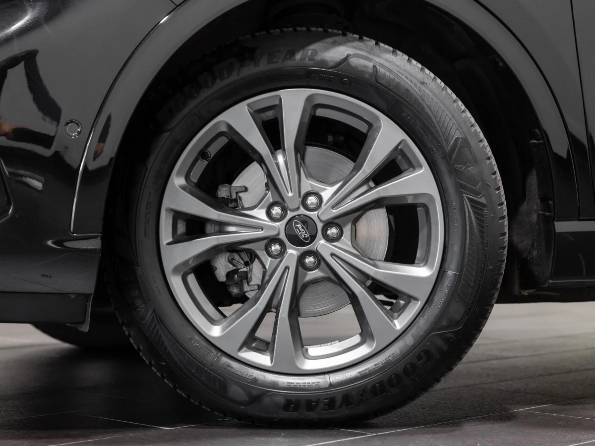 Ford Kuga ST-Line X*PANO*AHK*KAM*ACC*NAVI*SOUND-SYS. LED Pano SHZ 4xSHZ