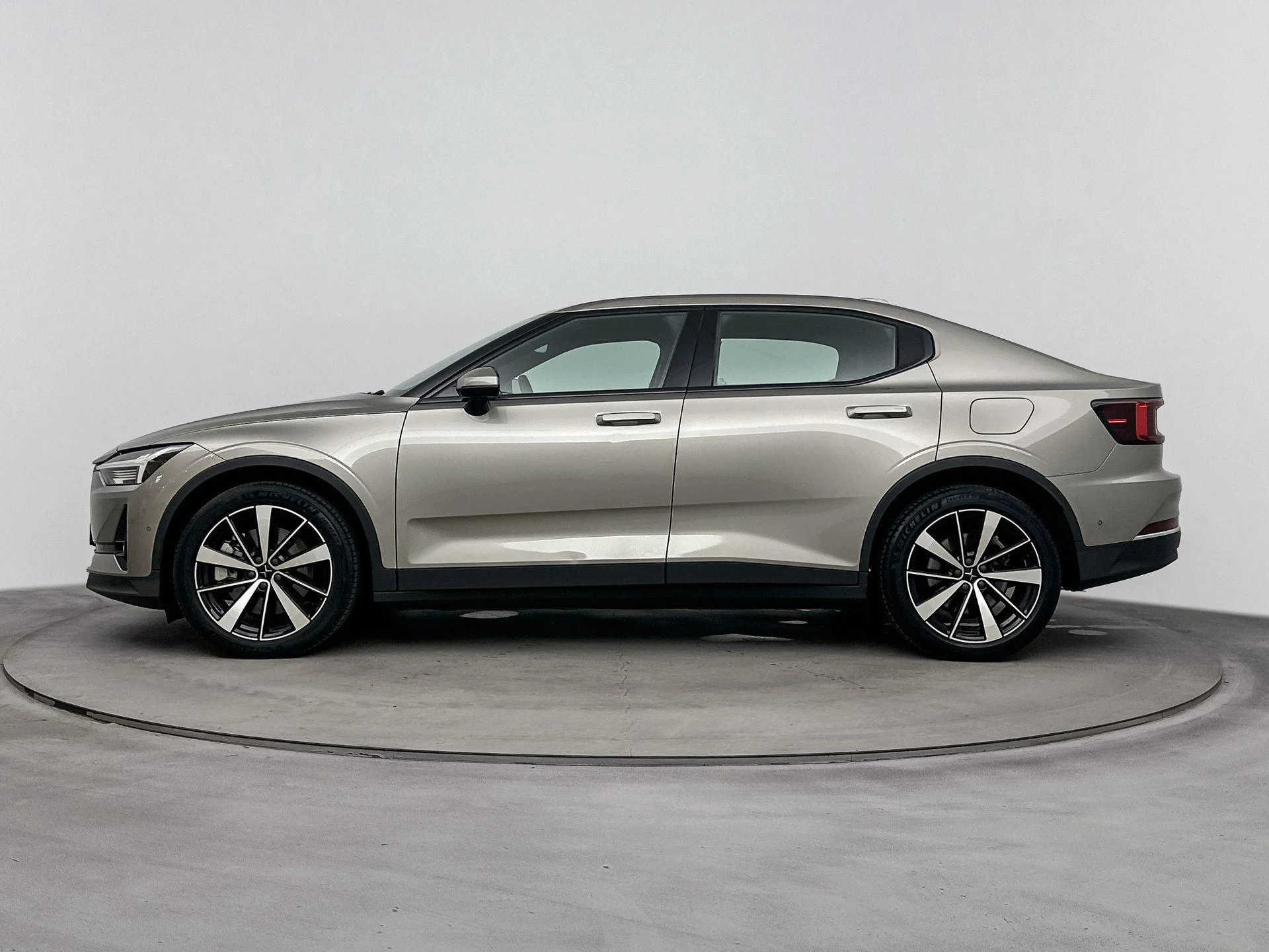 Polestar-2-image-1