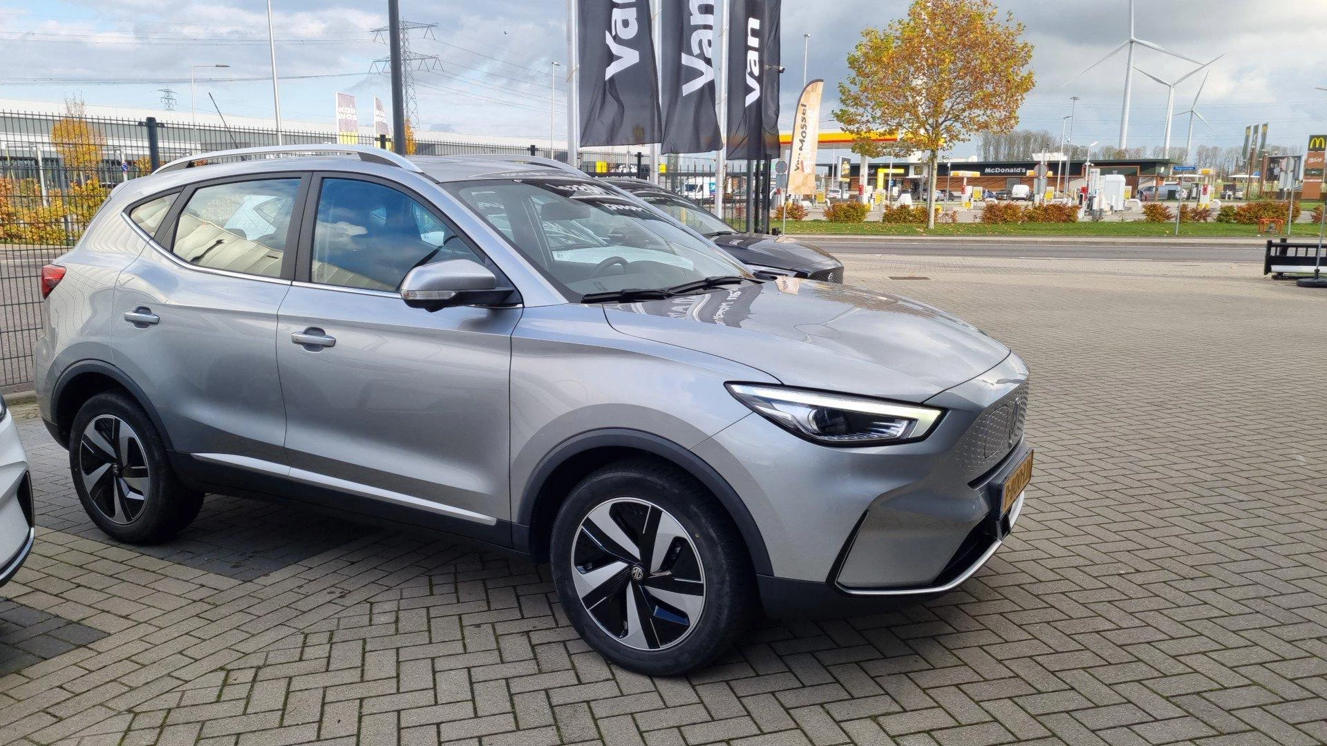 MG-ZS EV-image-4