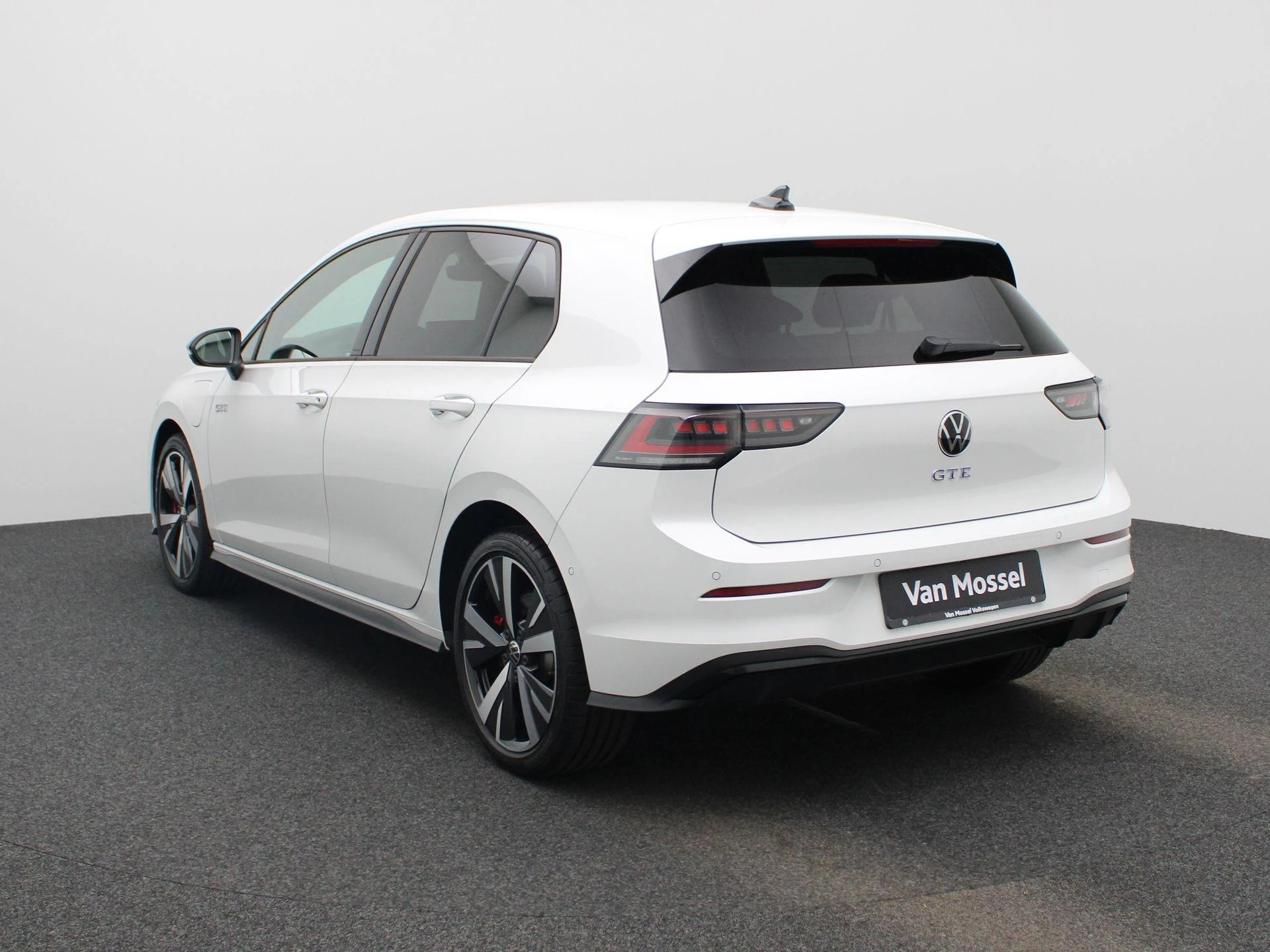 Volkswagen-Golf-image-1