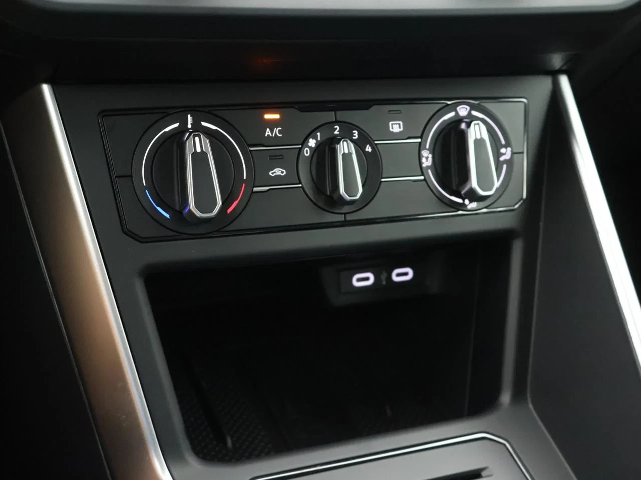 Volkswagen-Polo-image-9