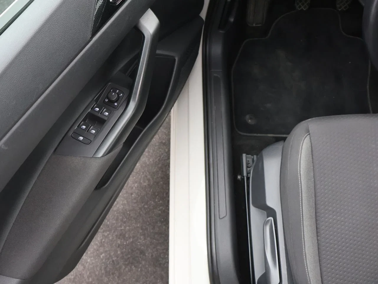Volkswagen-Polo-image-19