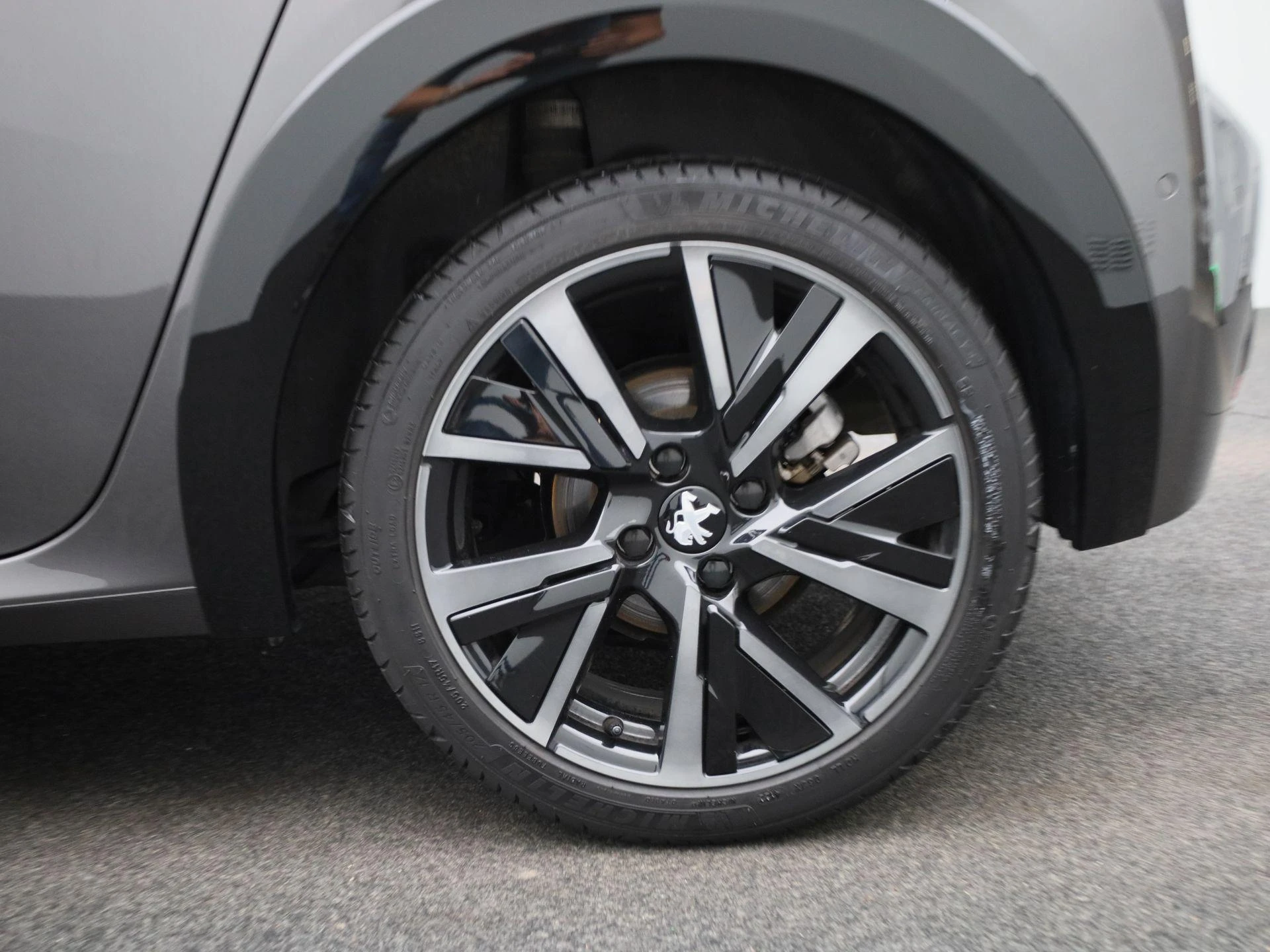 Peugeot-208-image-12