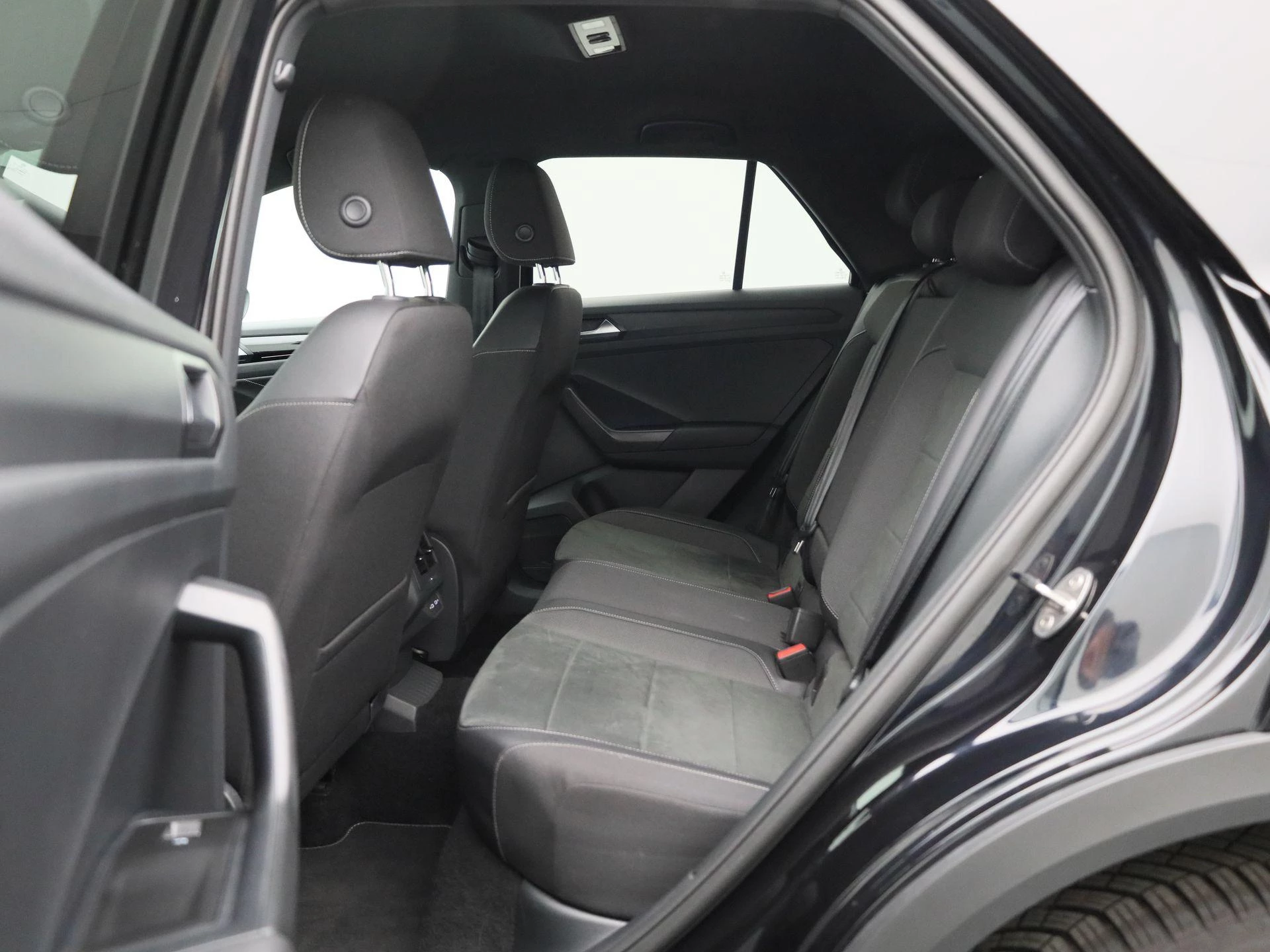 Volkswagen-T-Roc-image-11