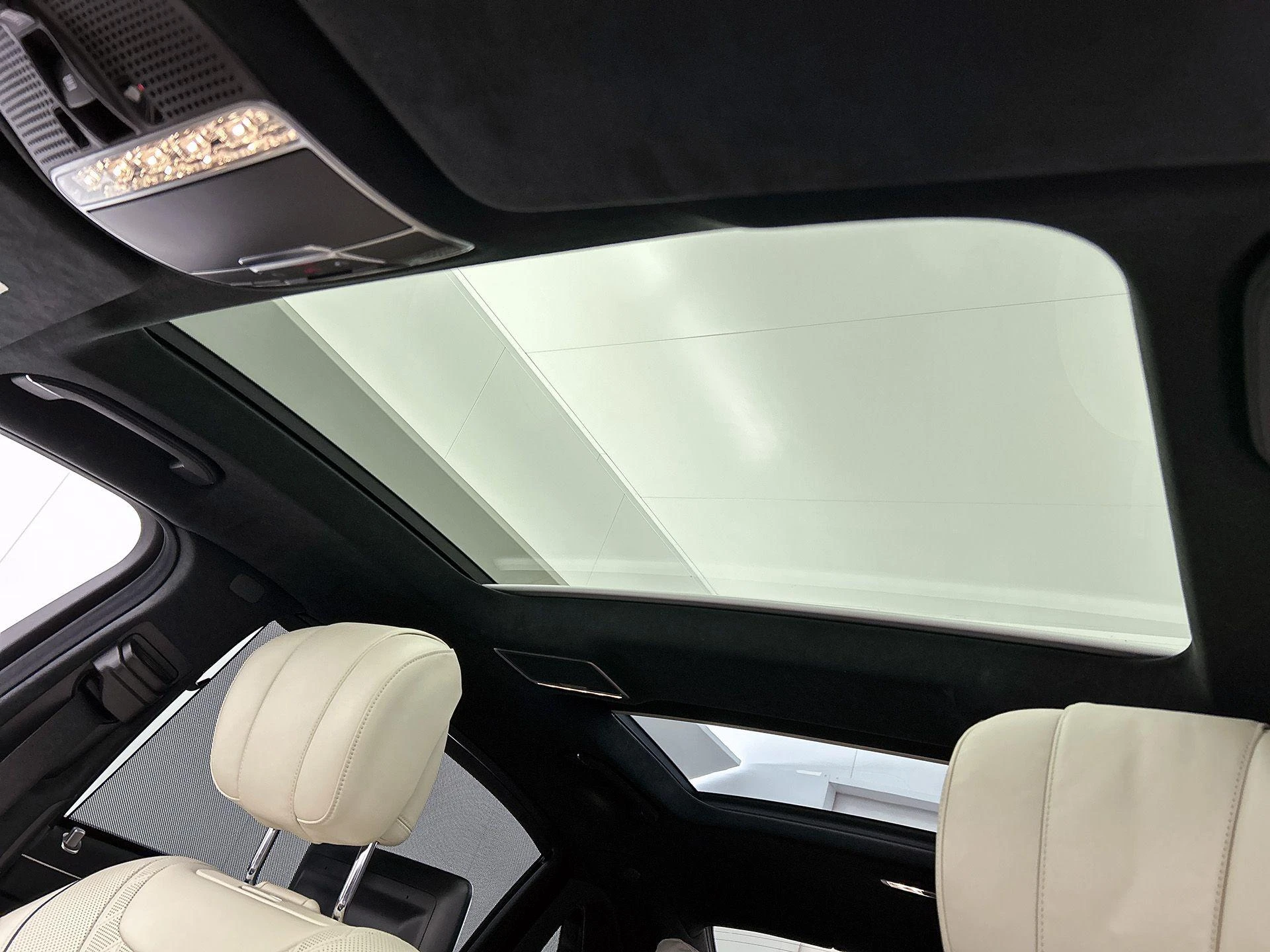 Mercedes-Benz-S-Klasse-image-34