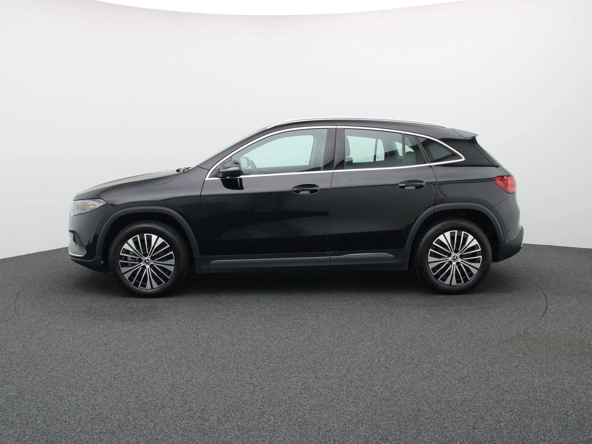 Mercedes-Benz-EQA-image-3