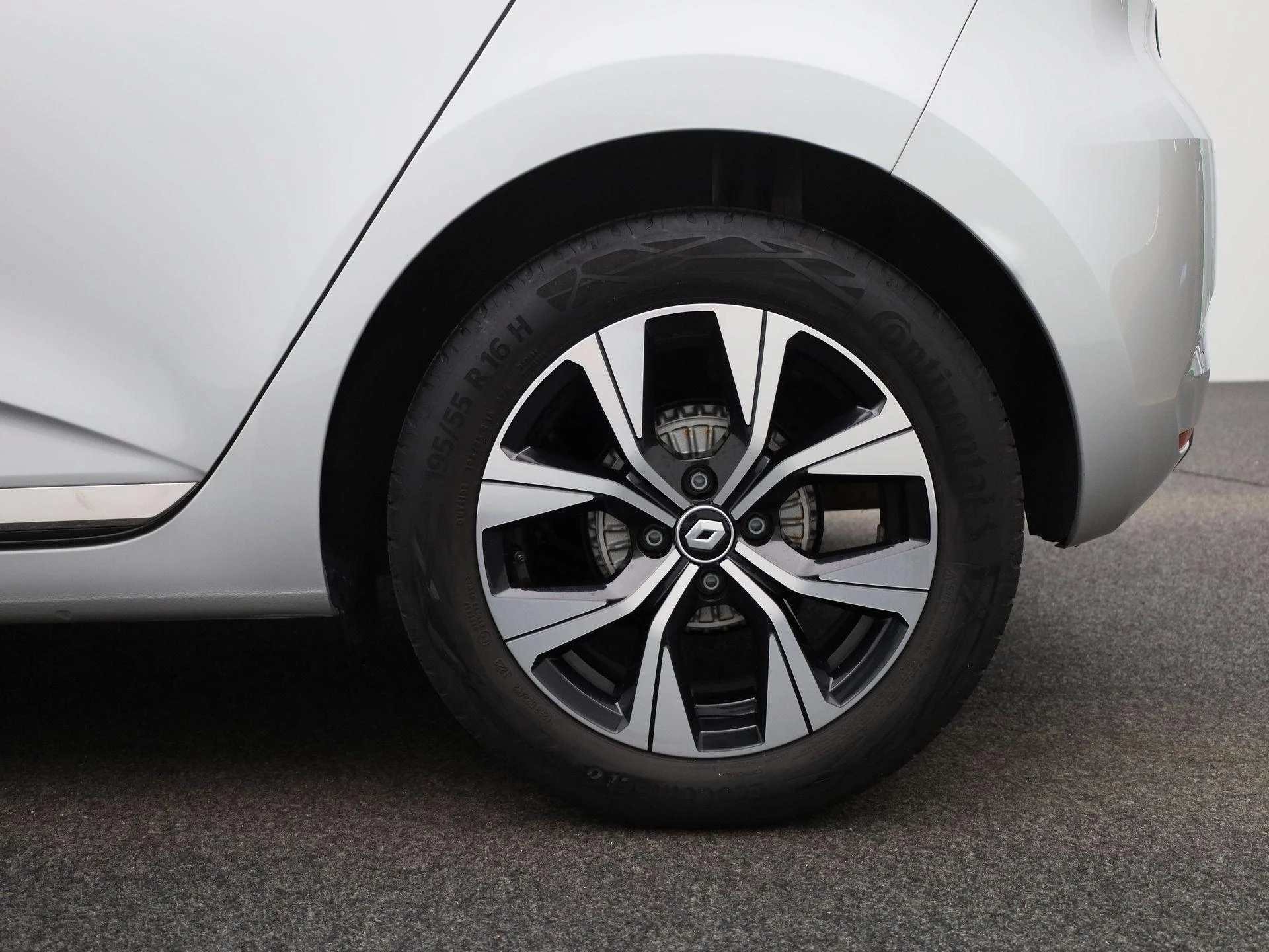 Renault-Clio-image-12