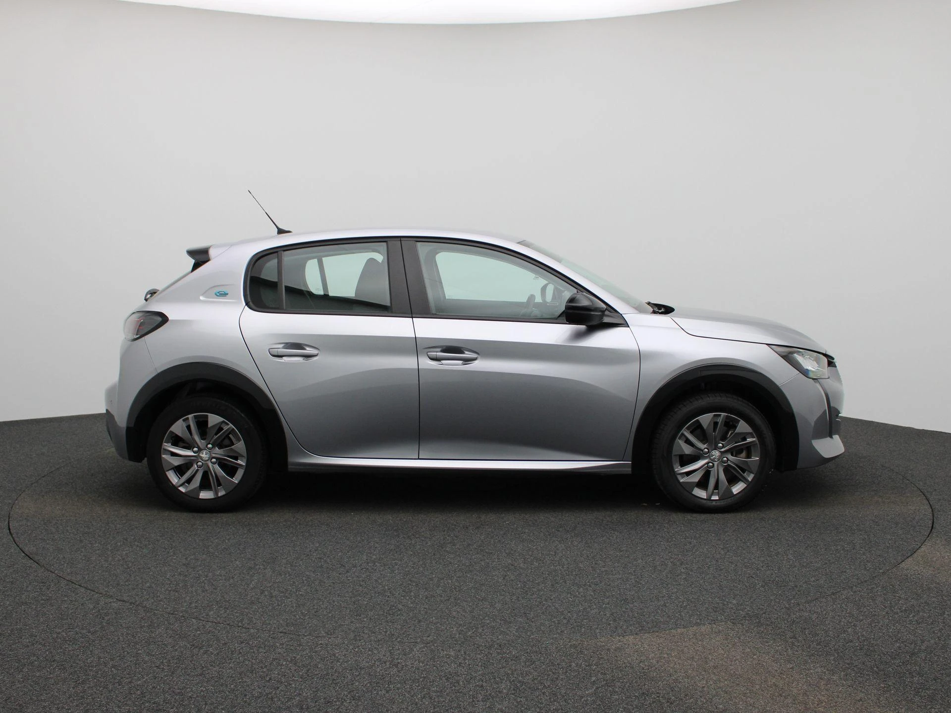 Peugeot-e-208-image-5