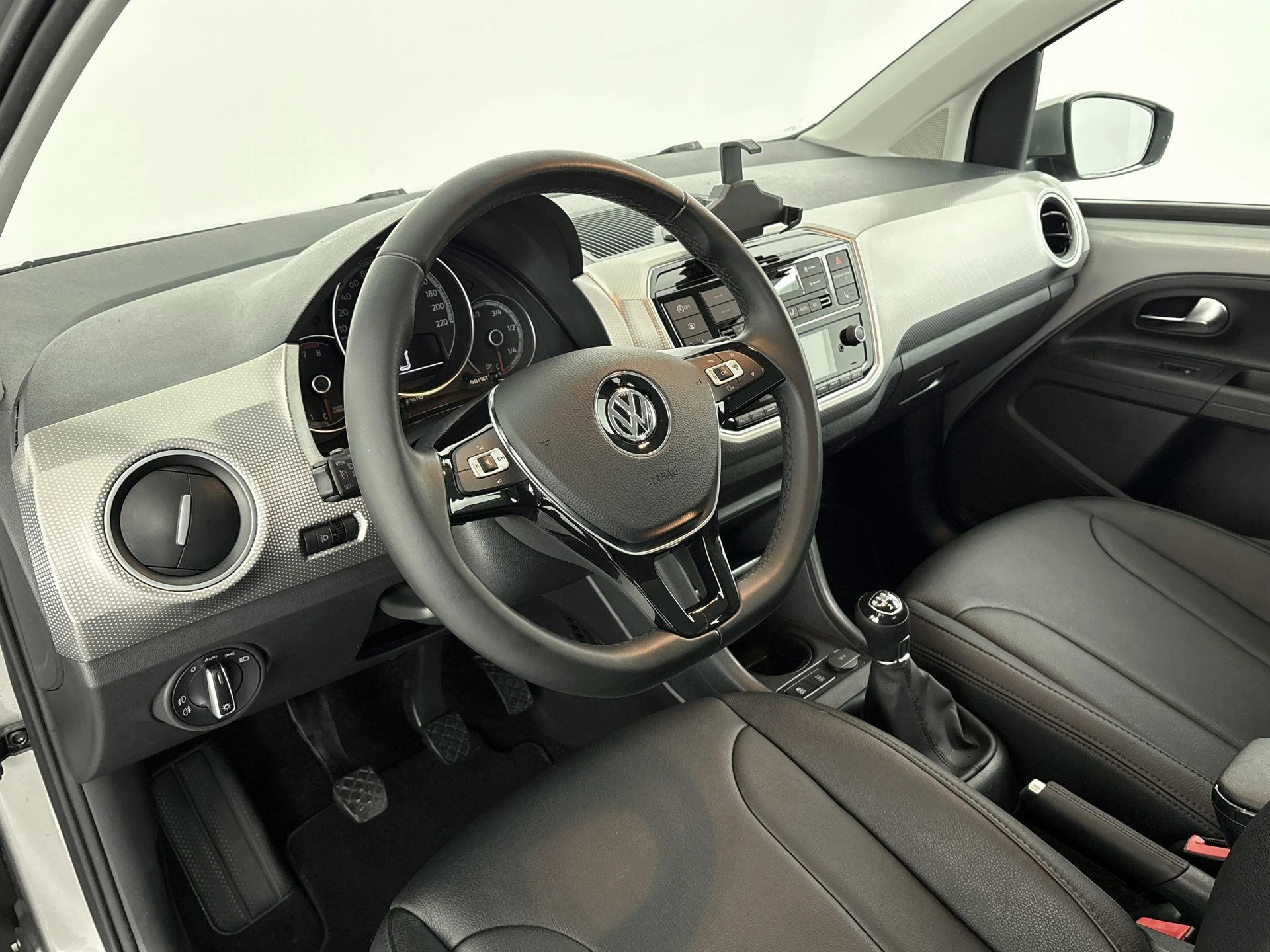Volkswagen-up!-image-11