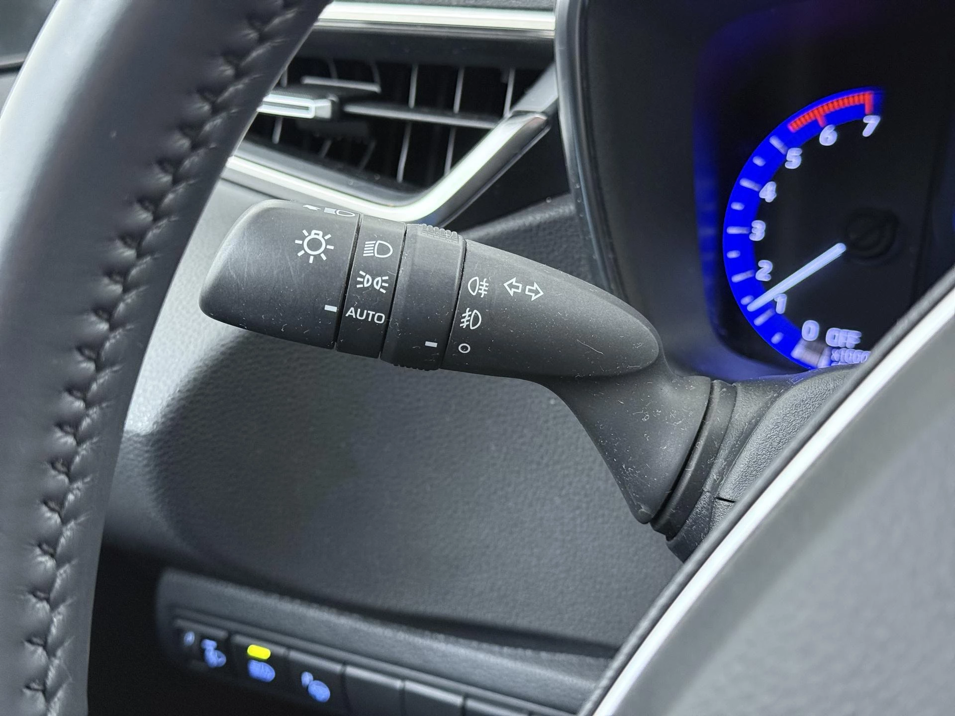 Toyota-Corolla Touring Sports-image-19