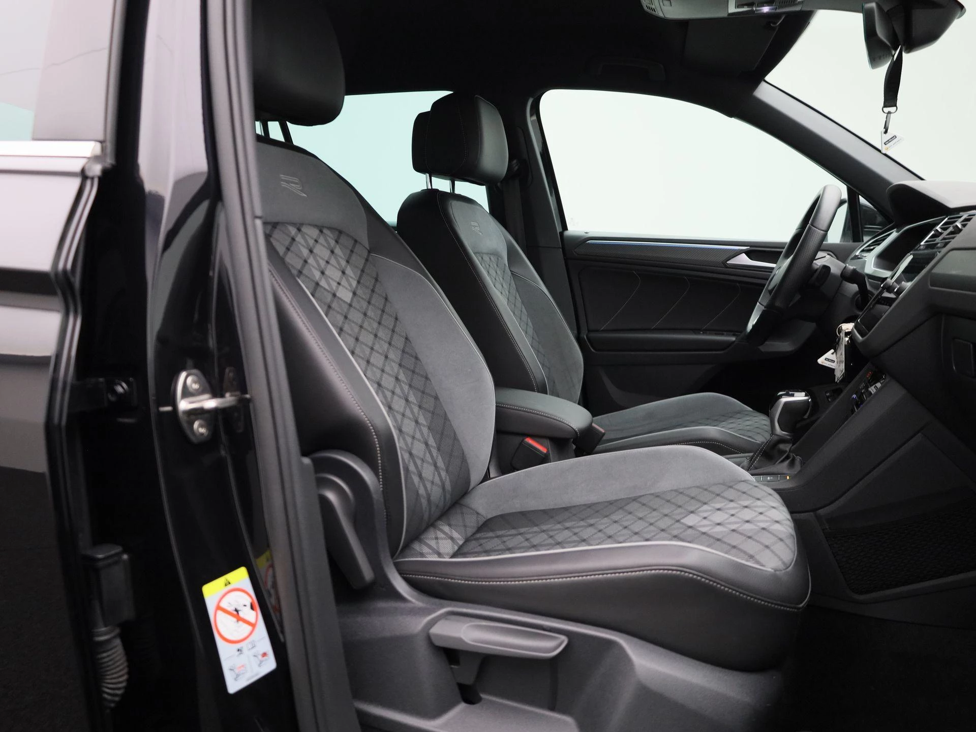 Volkswagen-Tiguan-image-37