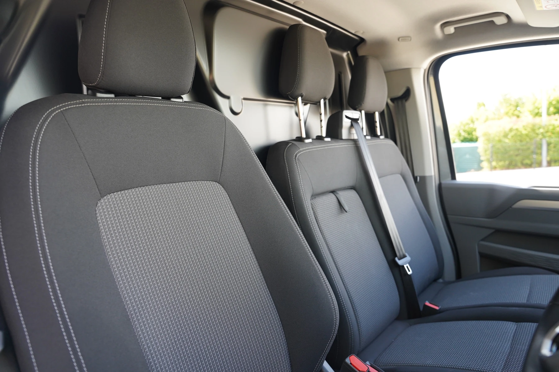 Volkswagen-Transporter-image-8
