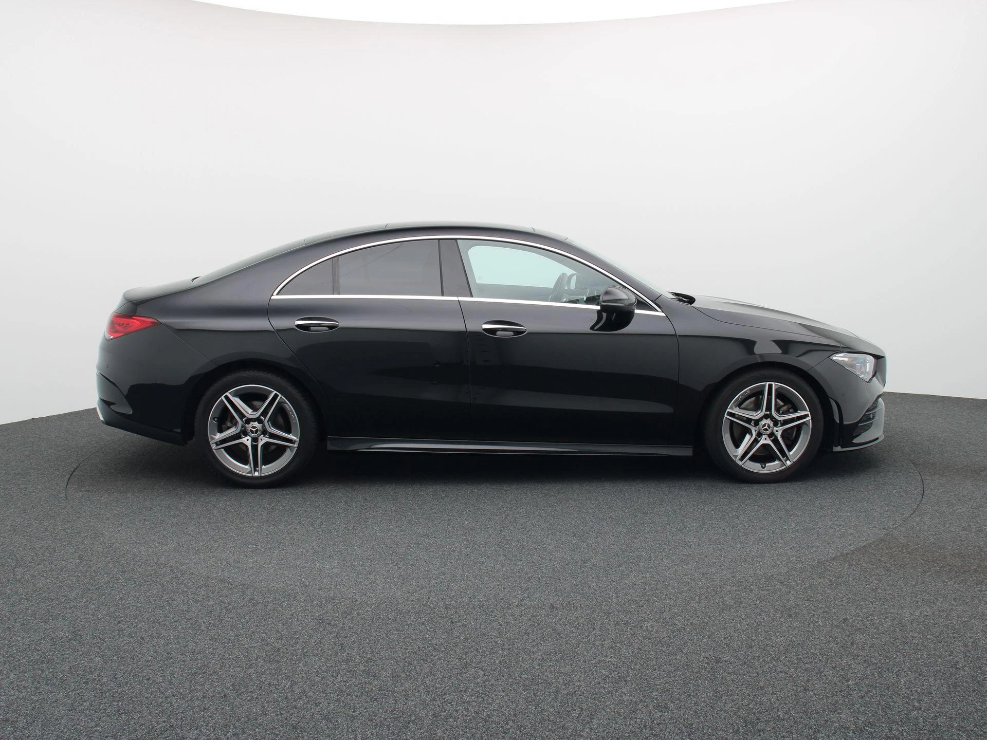 Mercedes-Benz CLA 200 AMG Line Coupé + PANORAMISCH DAK + MULTIBEAM LED +