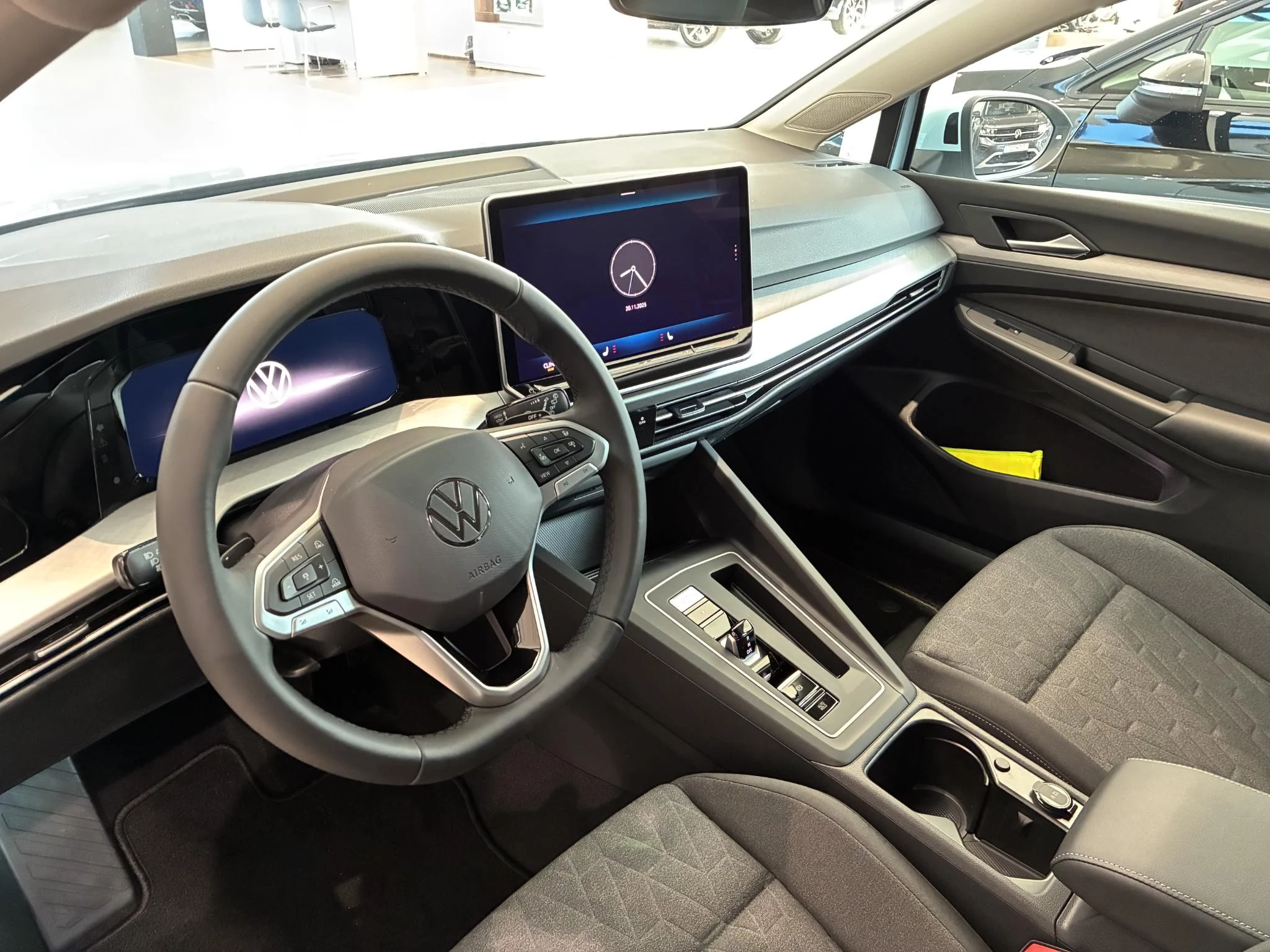 Volkswagen-Golf-image-6