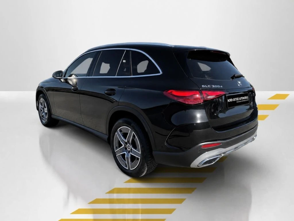 Mercedes-Benz-GLC 300 d-image-12