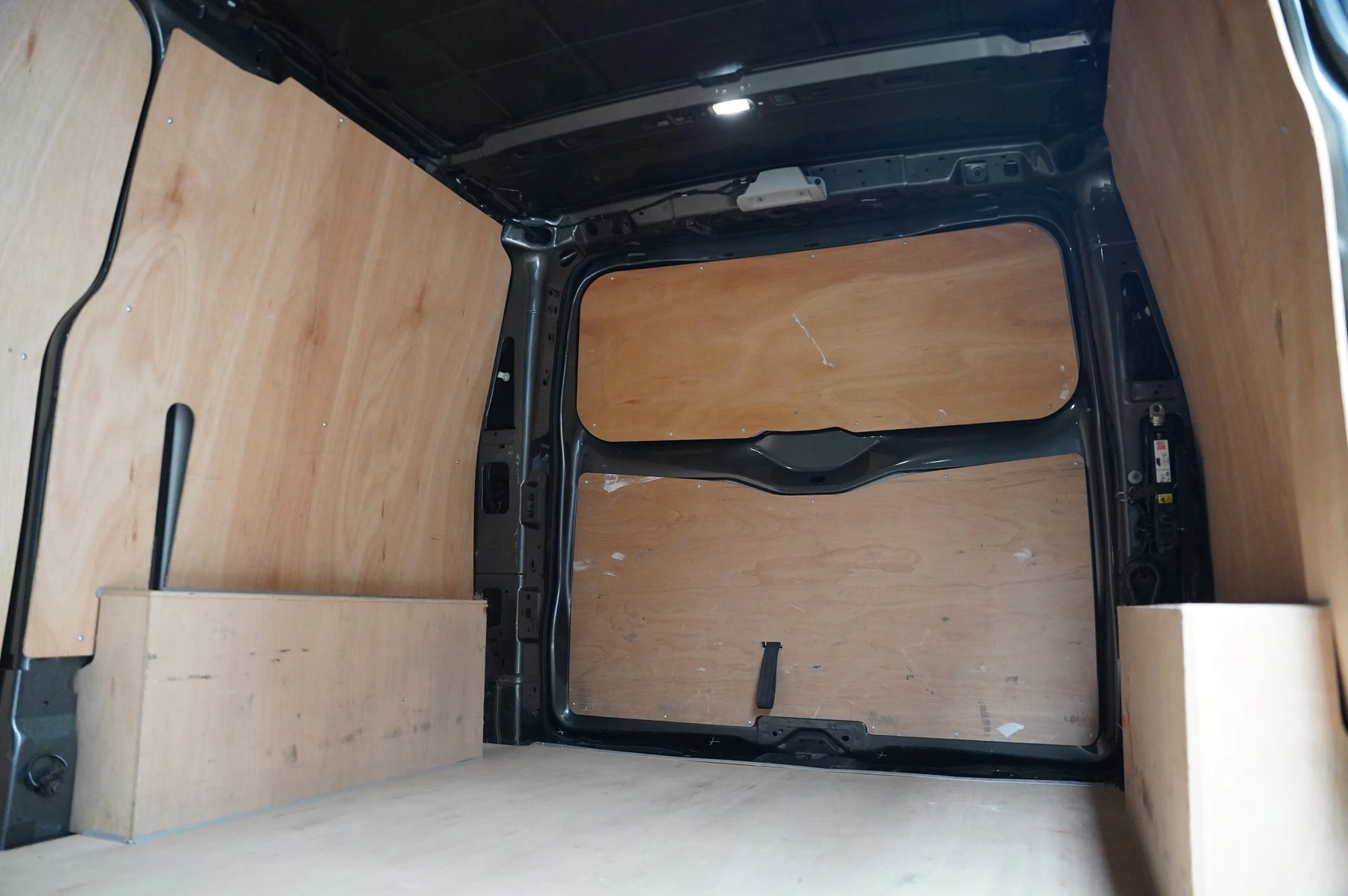 Volkswagen-Transporter-image-29