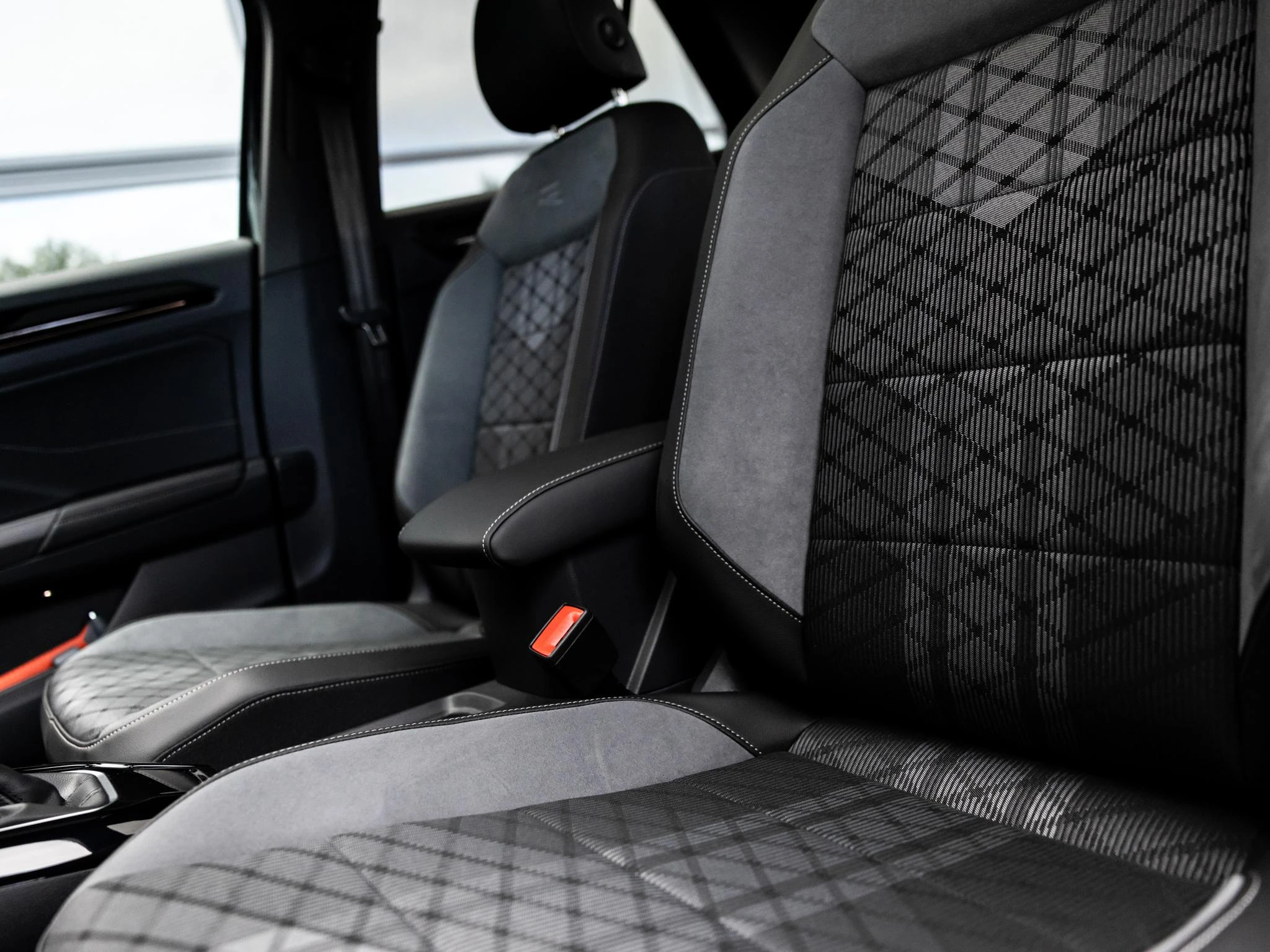 Volkswagen-T-Roc-image-26