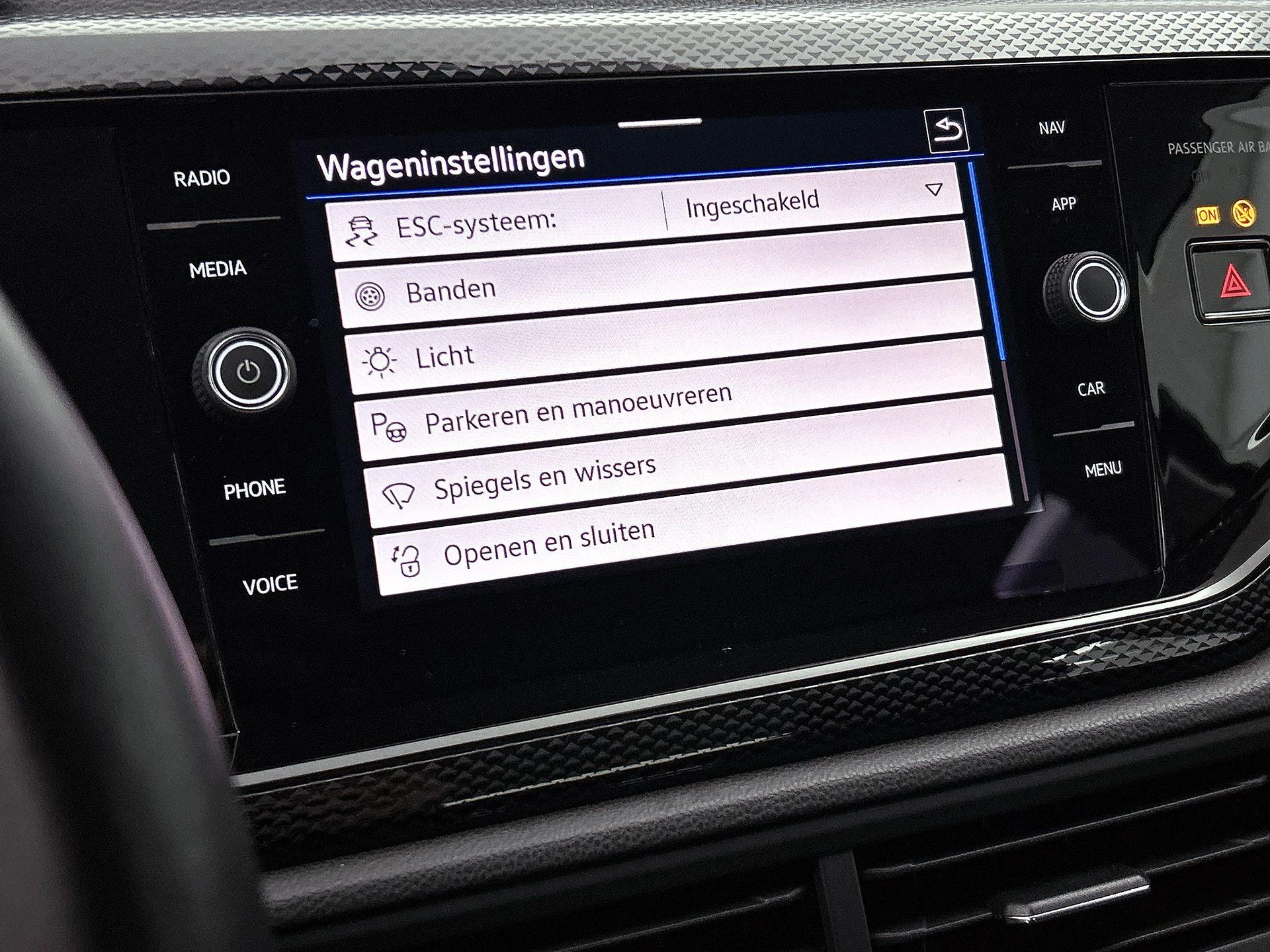 Volkswagen-Polo-image-9