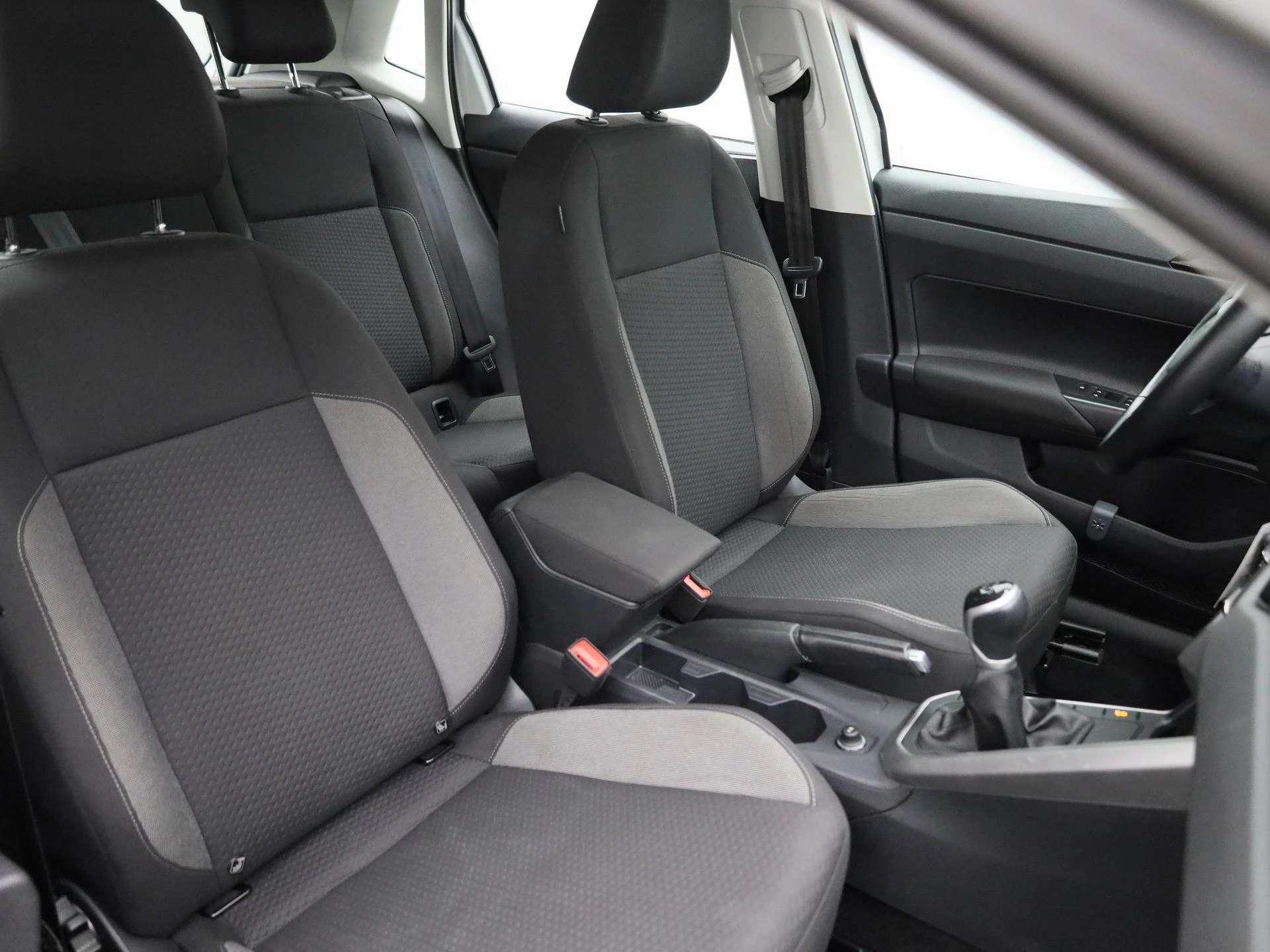 Volkswagen-Polo-image-33
