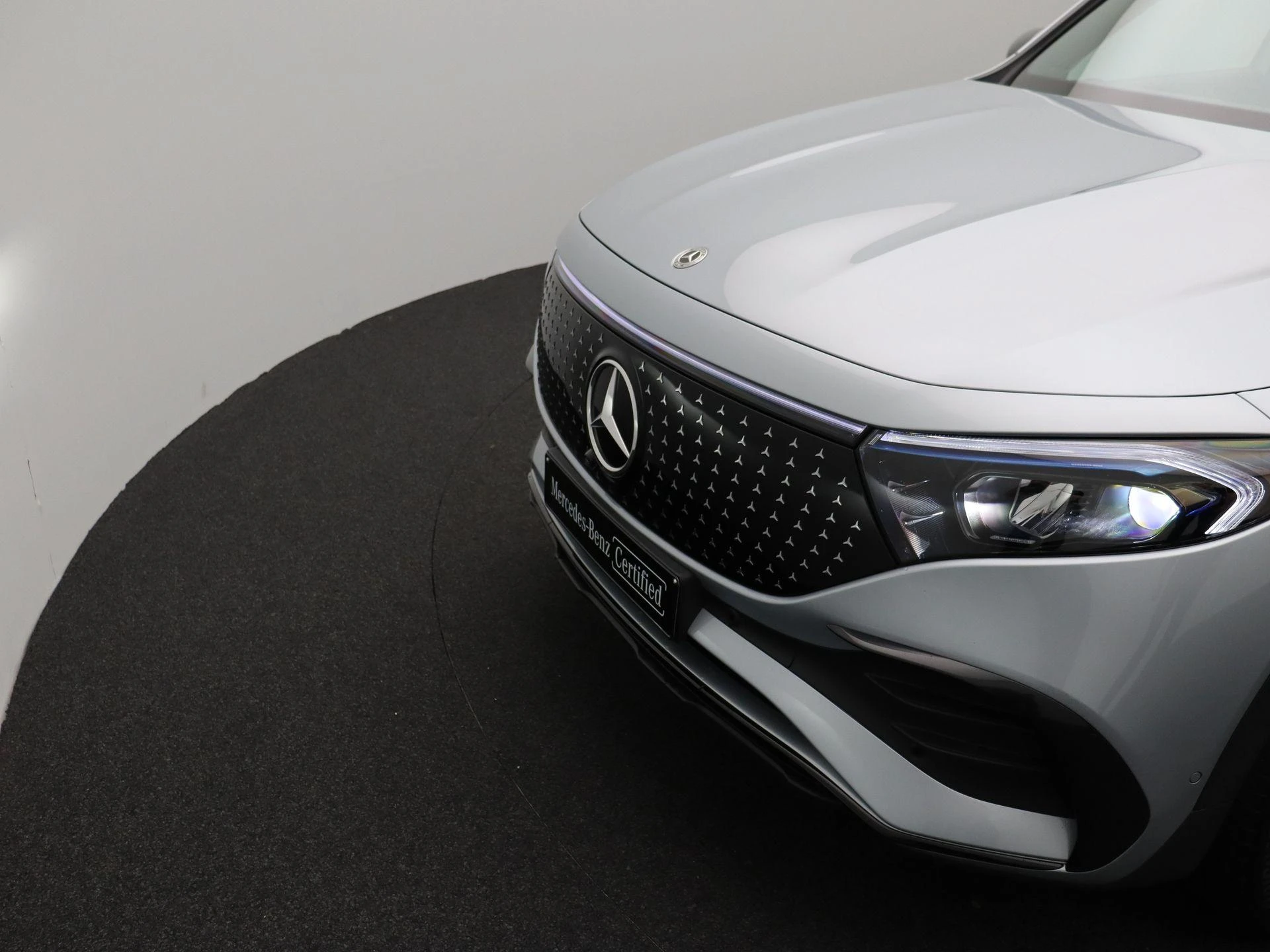 Mercedes-Benz-EQB-image-30
