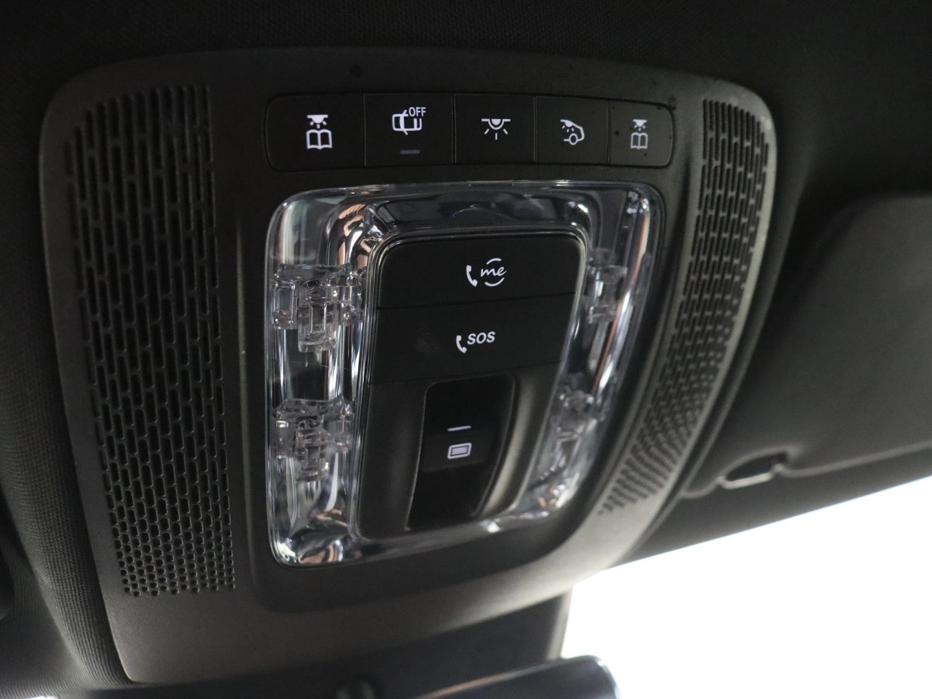 Mercedes-Benz-CLA-image-20