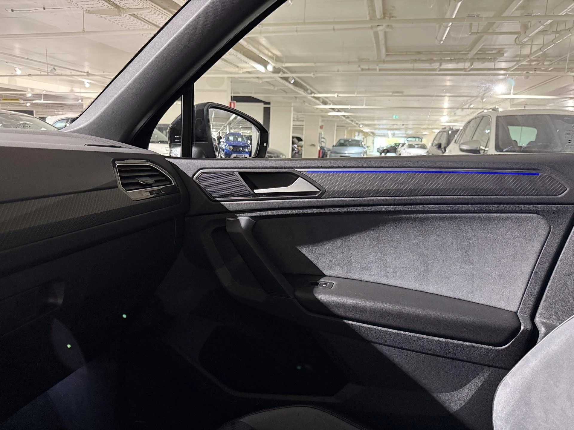 Volkswagen-Tiguan-image-9