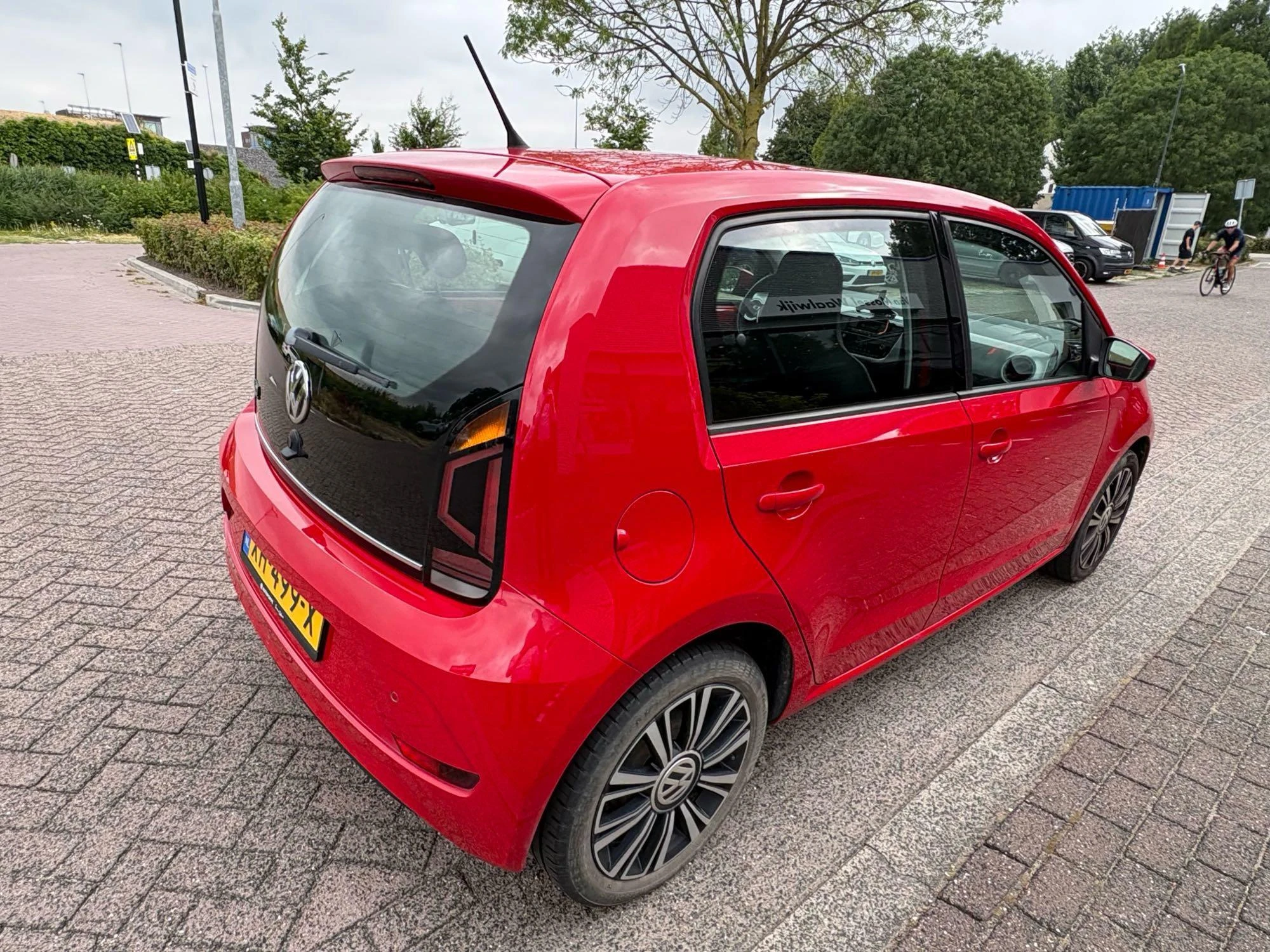Volkswagen-up!-image-9