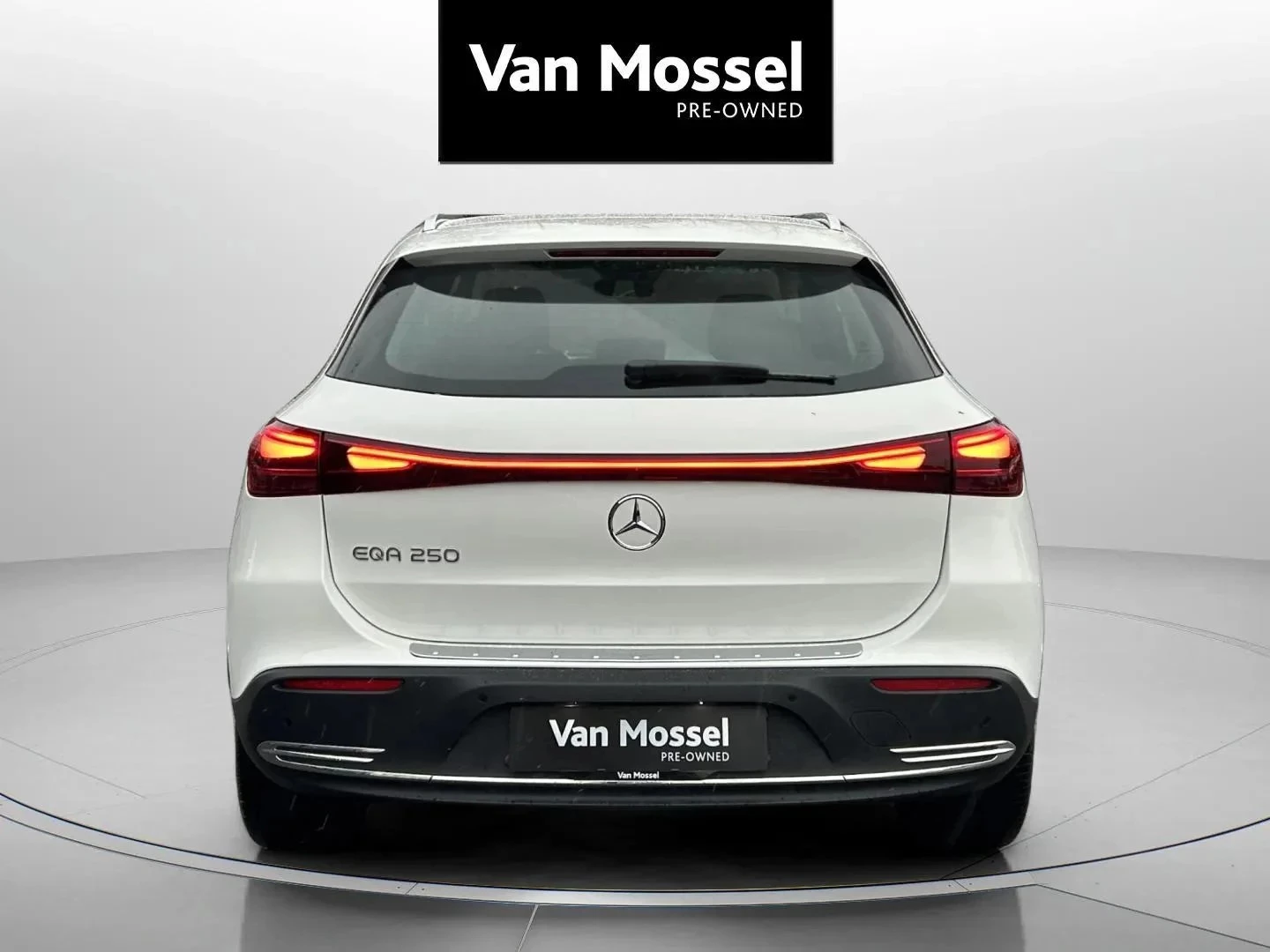 Mercedes-Benz-EQA-image-6