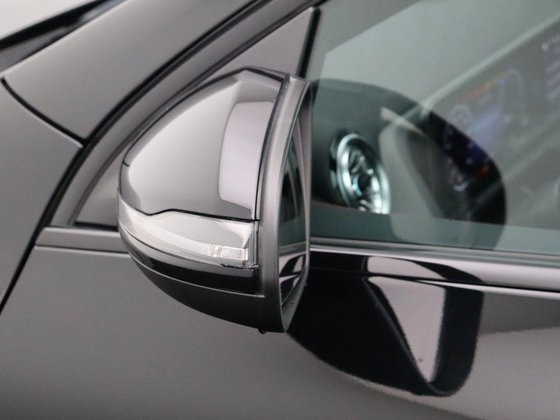 Mercedes-Benz-GLA-image-7