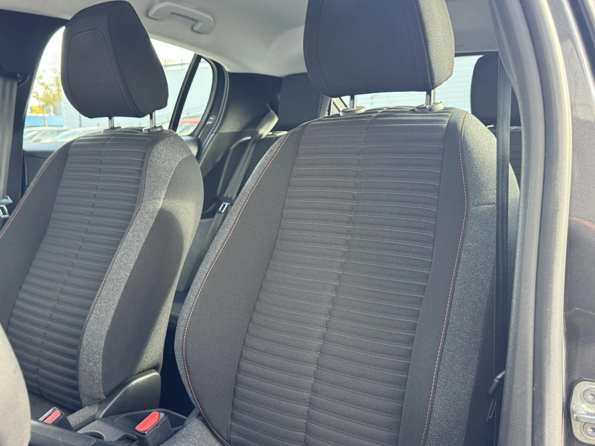Peugeot-208-image-11