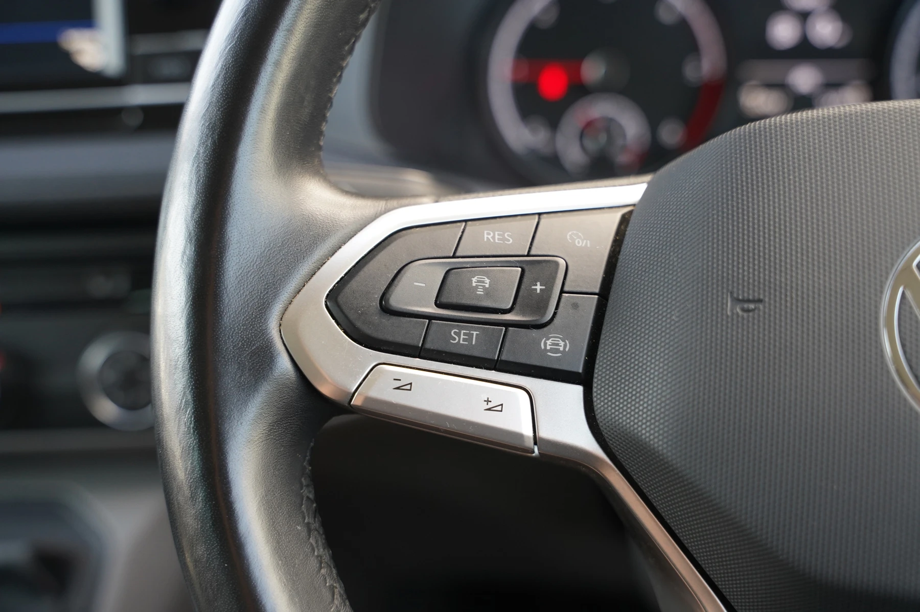 Volkswagen-Transporter-image-15