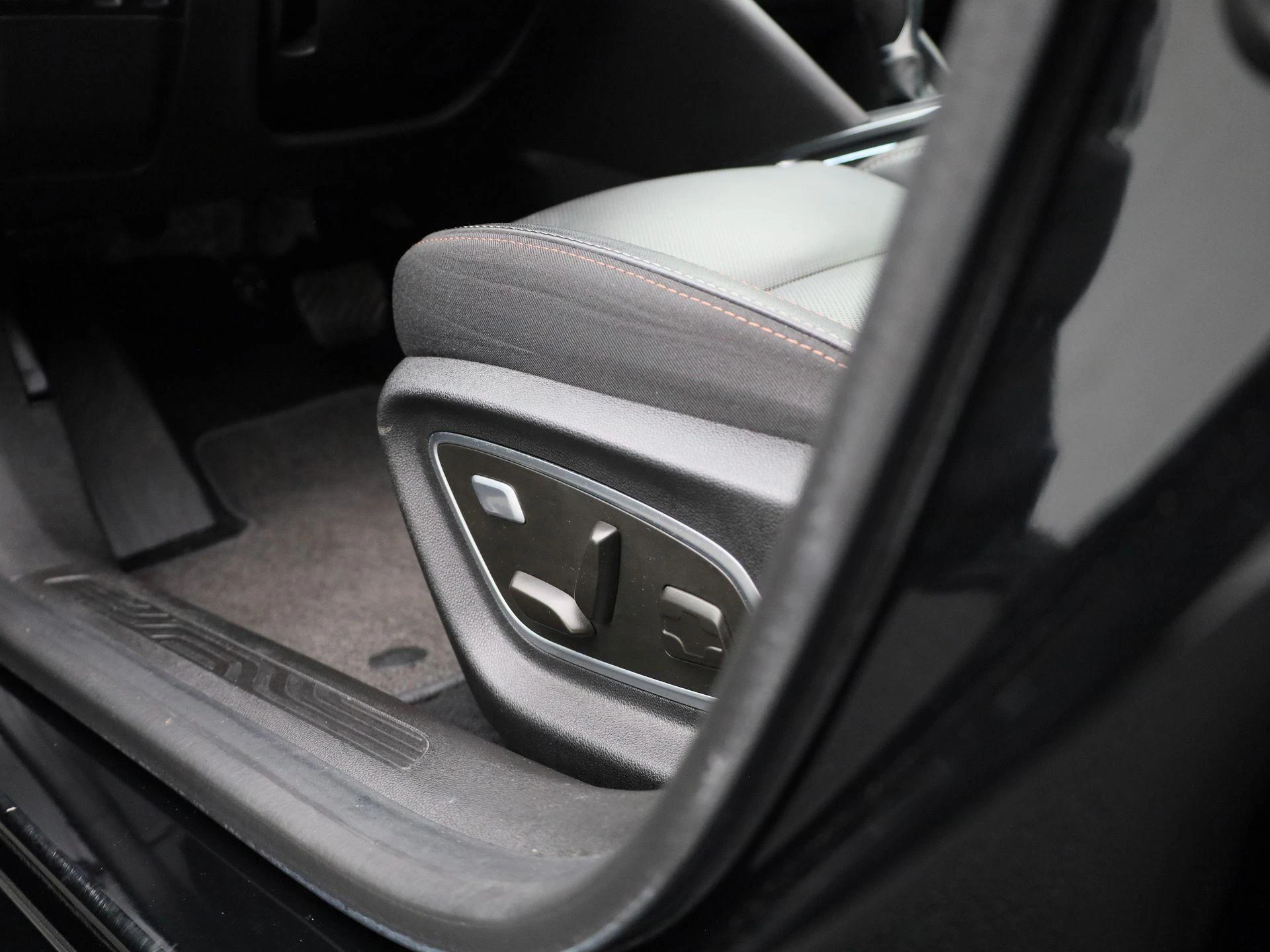 Renault-Megane E-Tech-image-30