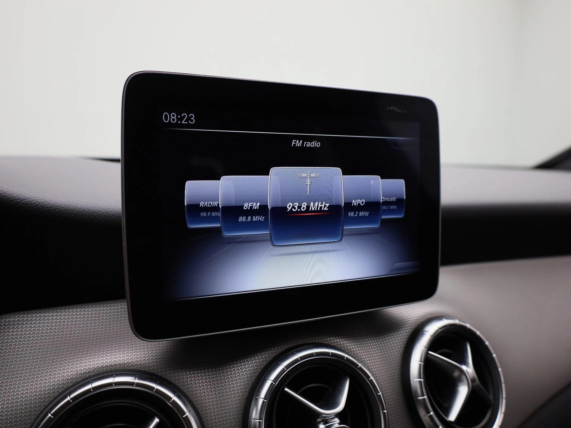 Mercedes-Benz-CLA-image-28