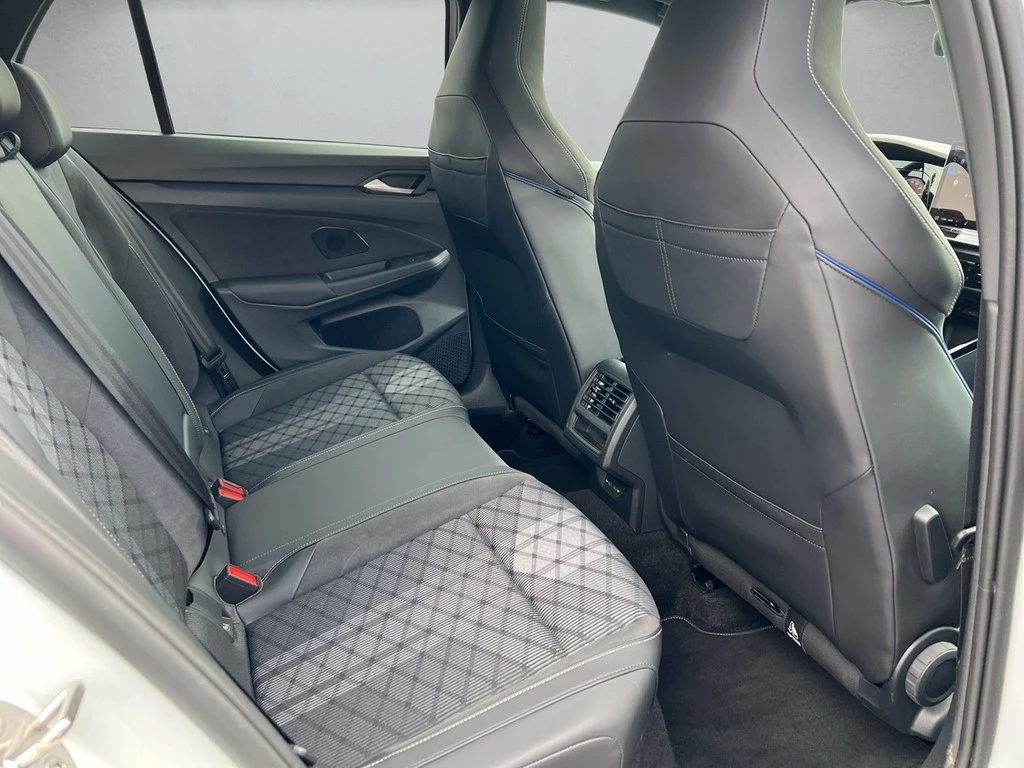 Volkswagen-Golf-image-11