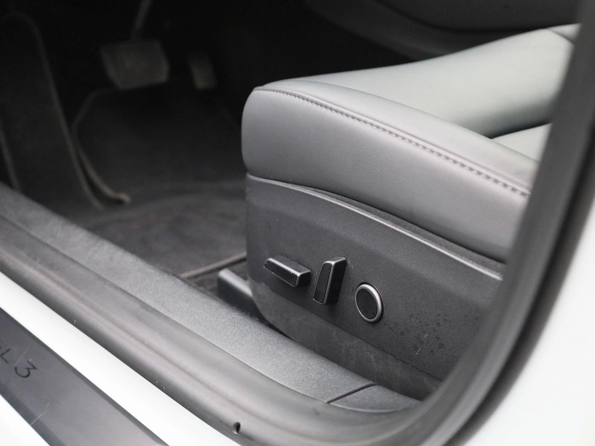 Tesla-Model 3-image-30