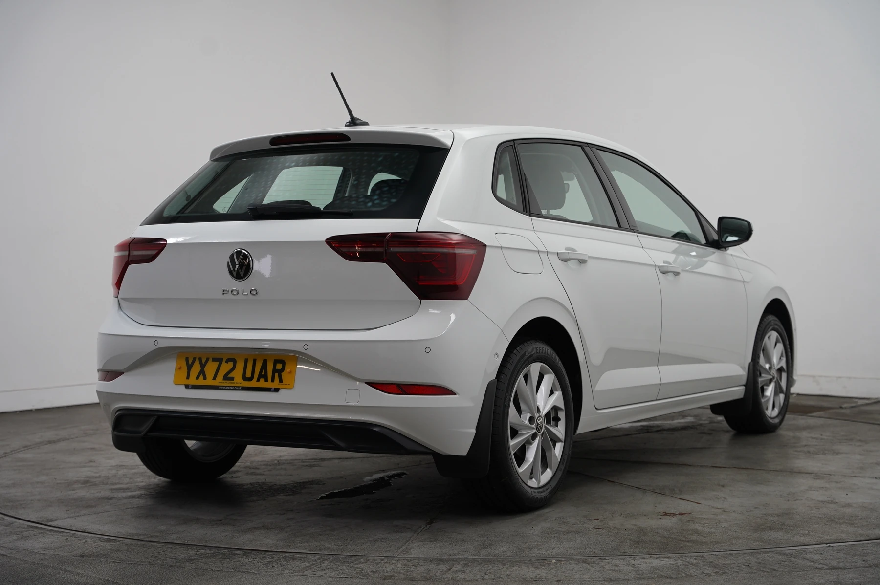 Volkswagen-Polo-image-13