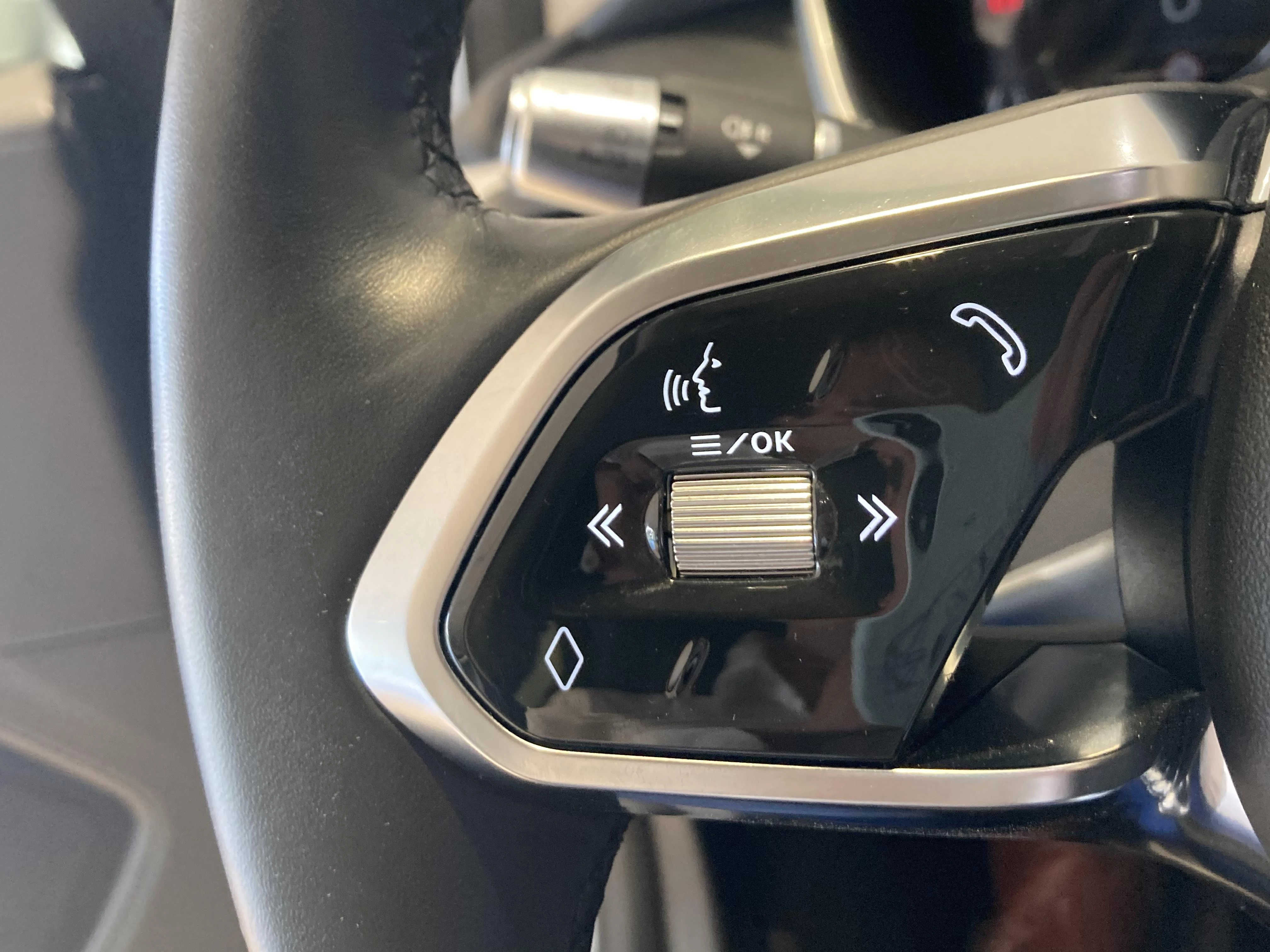 Jaguar-I-PACE-image-18