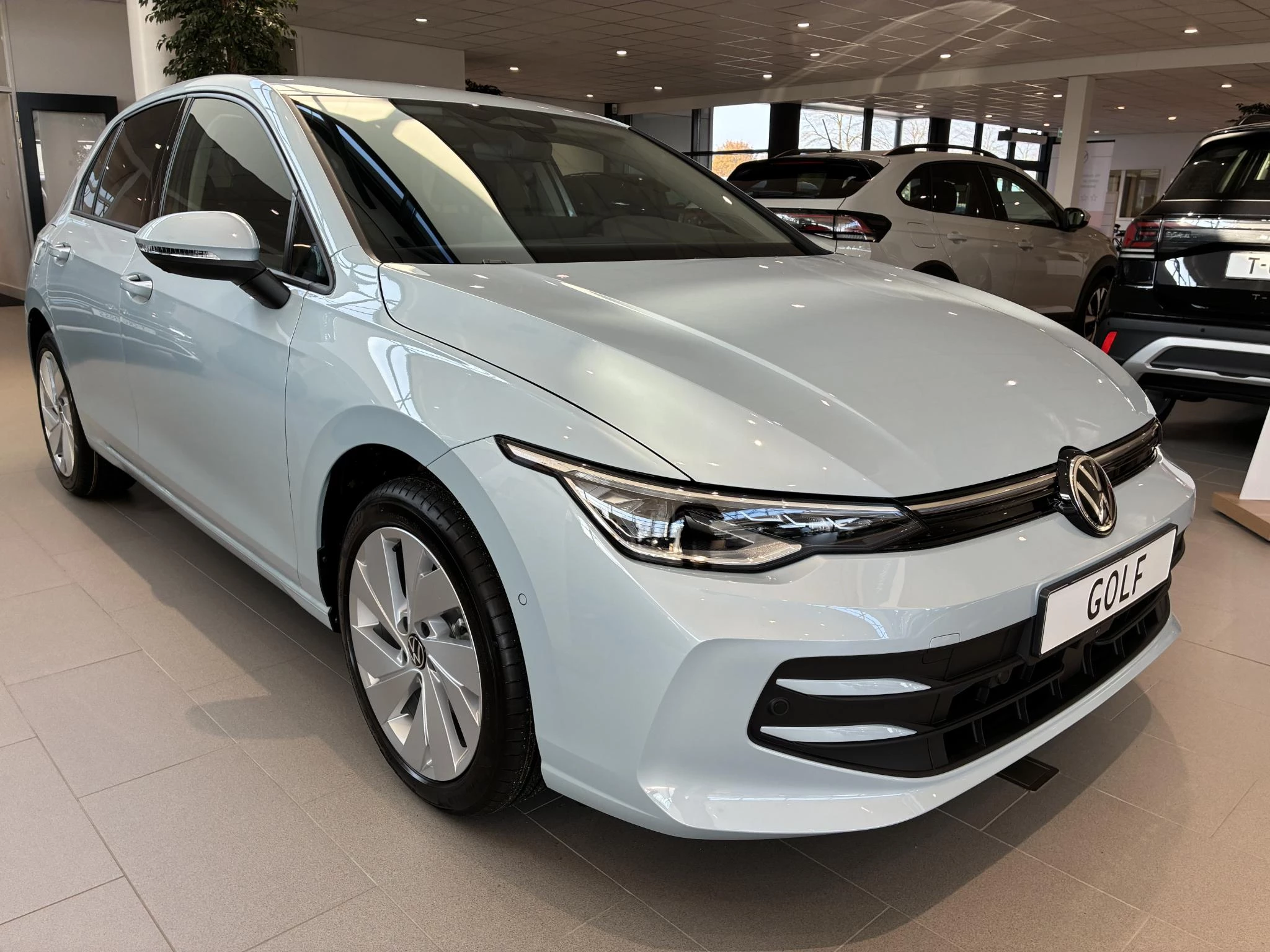 Volkswagen-Golf-image-1