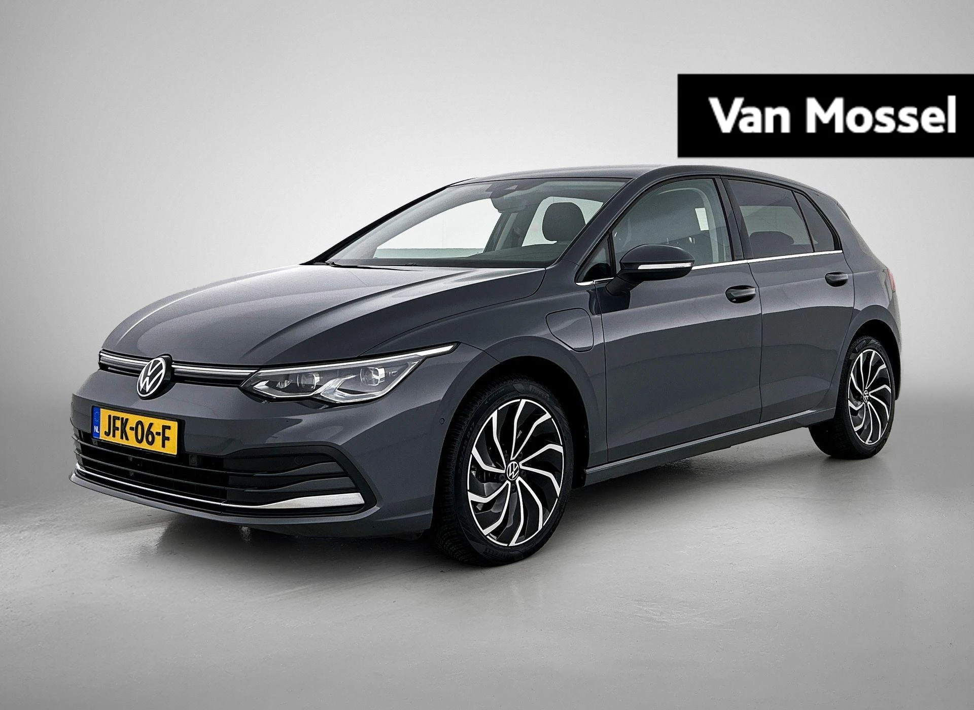 Volkswagen-Golf-image-0