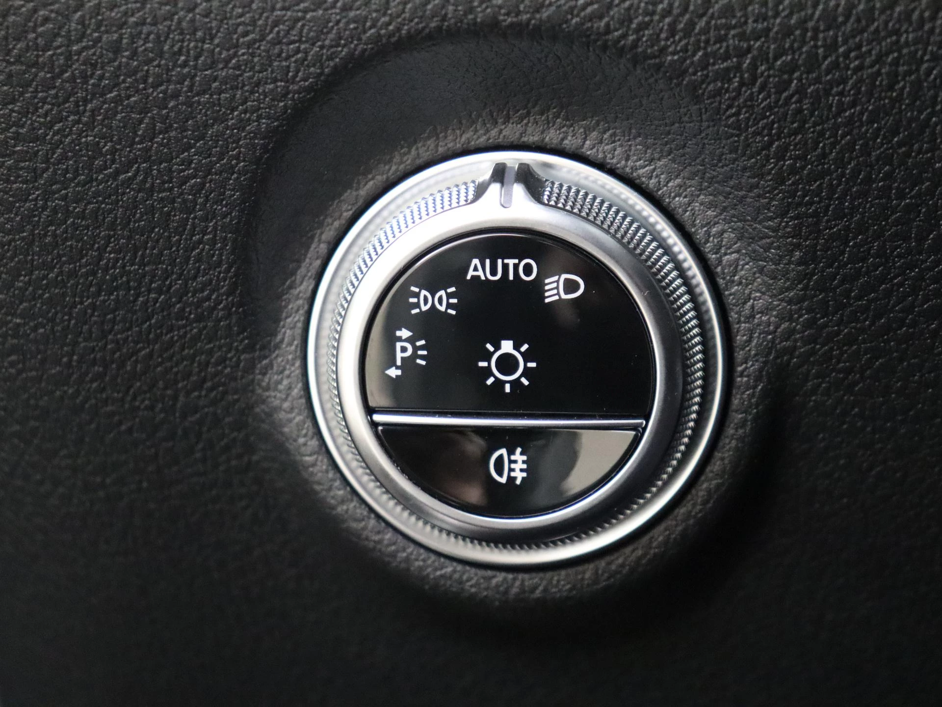 Mercedes-Benz-CLE-image-22