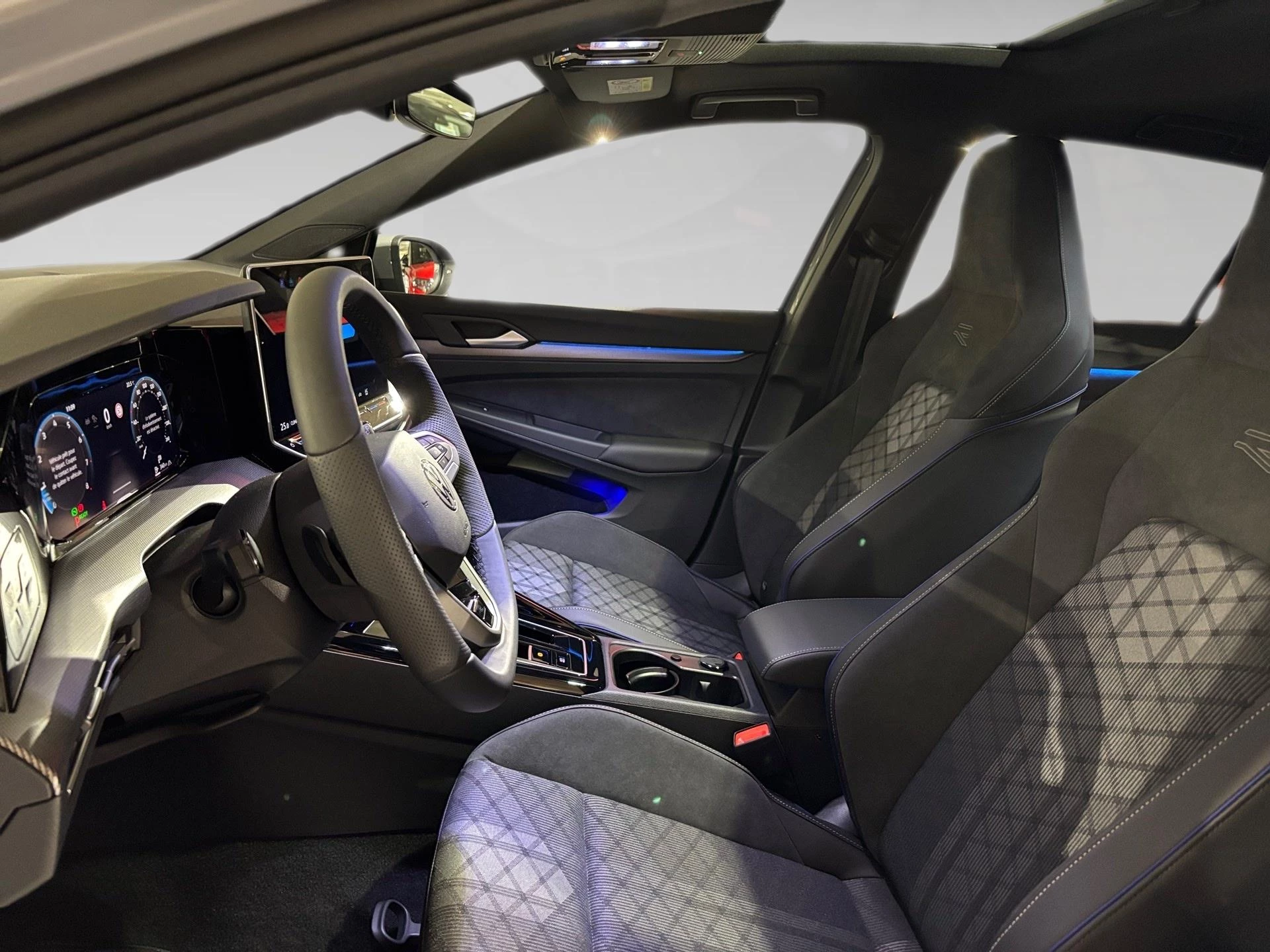 Volkswagen-Golf-image-4