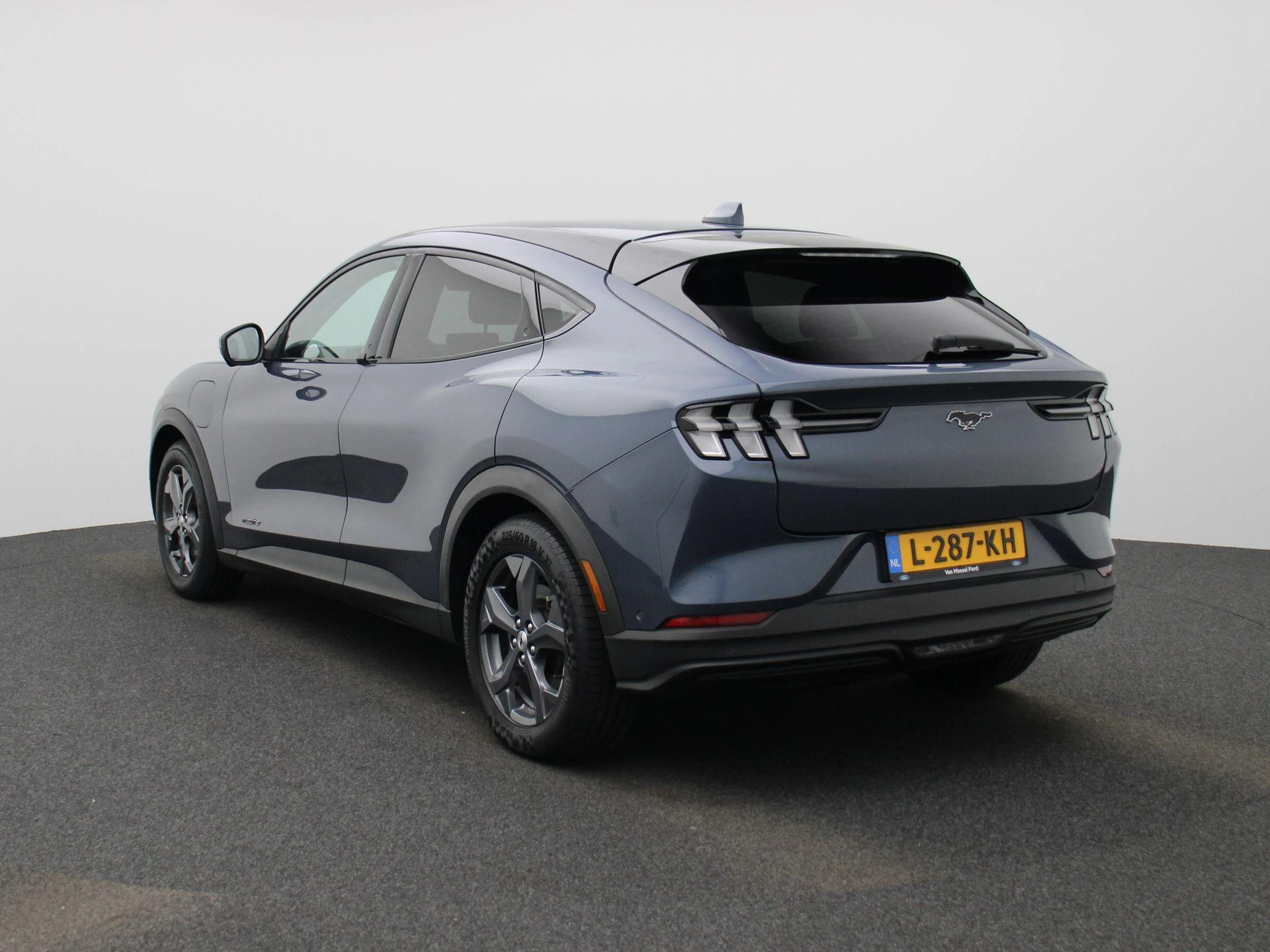 Ford-Mustang Mach-E-image-2