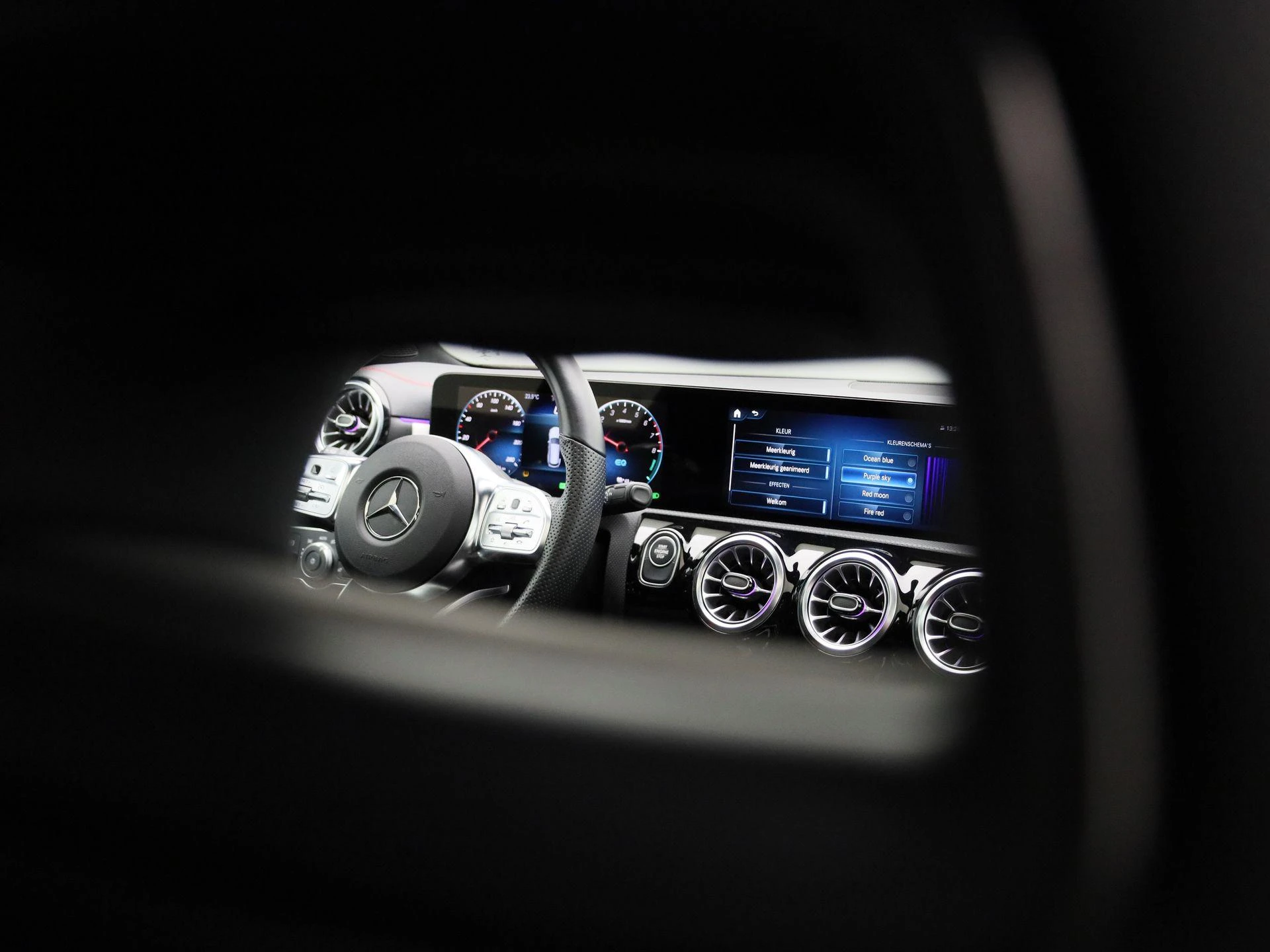Mercedes-Benz-CLA-image-45