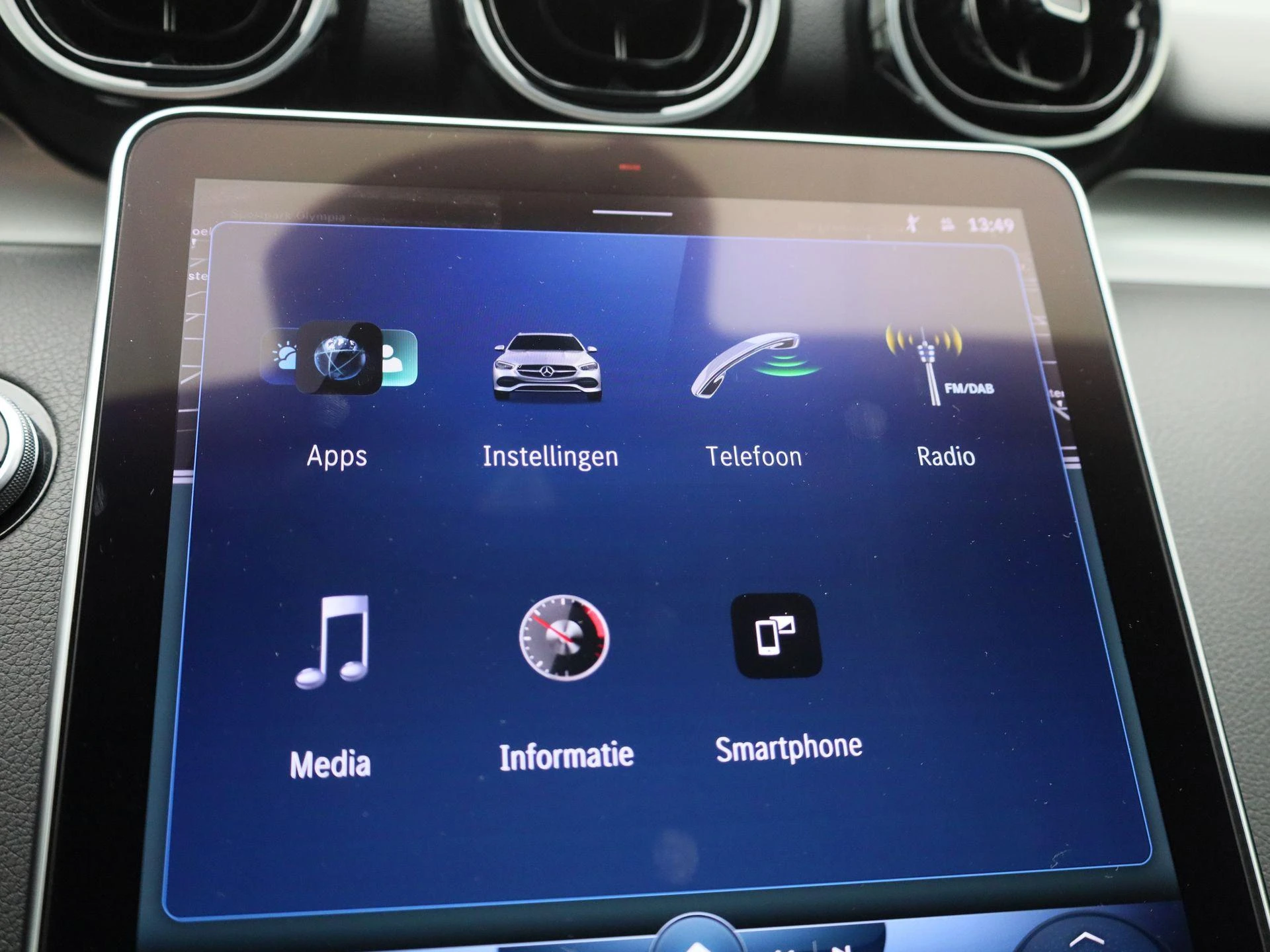 Mercedes-Benz-C-Klasse-image-24