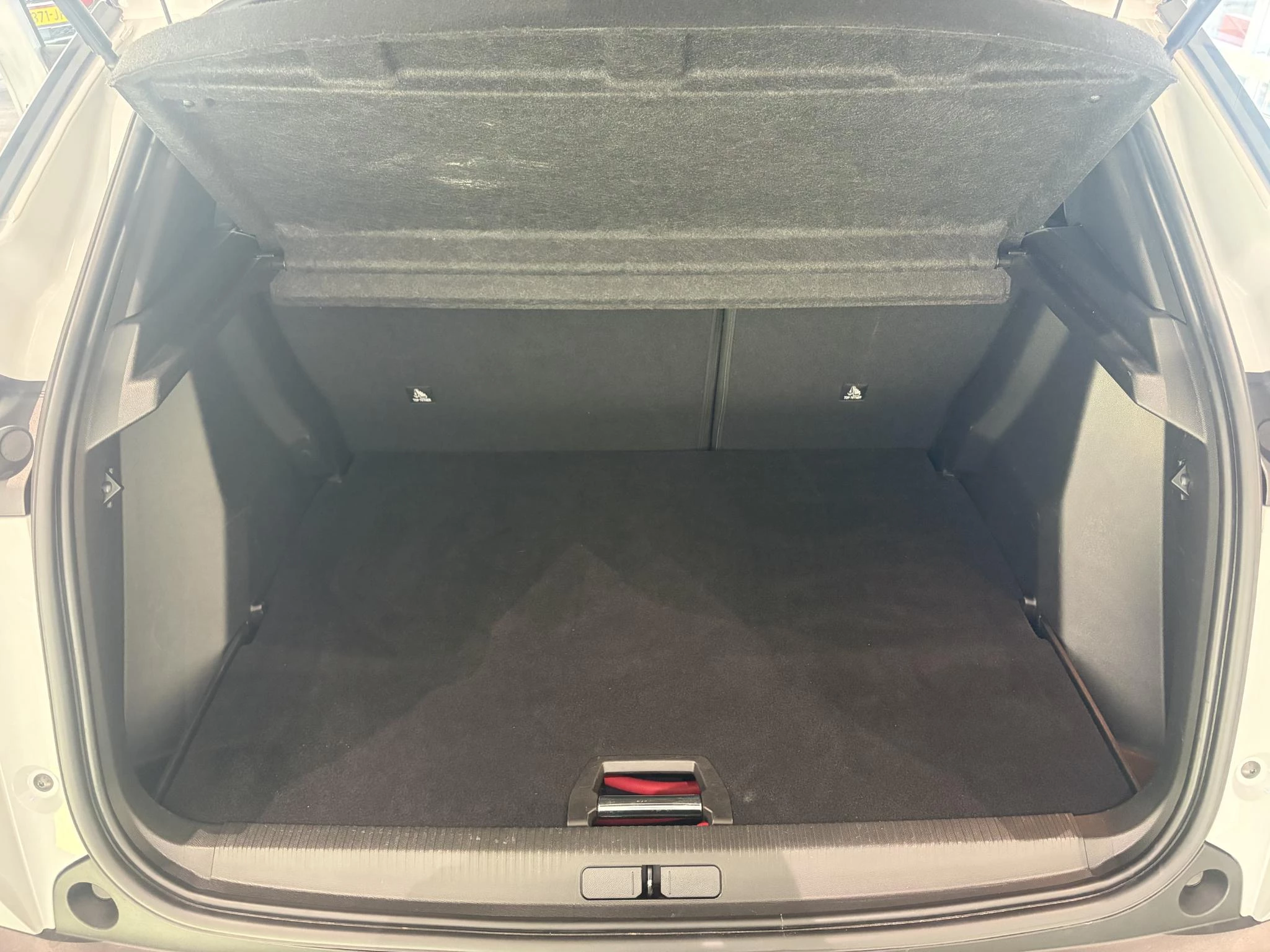 Peugeot-e-2008-image-21