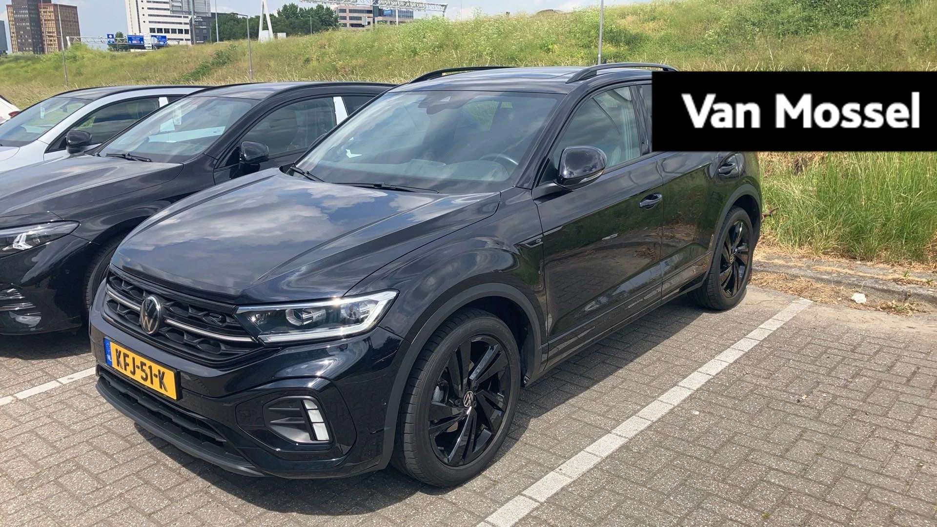 Volkswagen-T-Roc-image-0