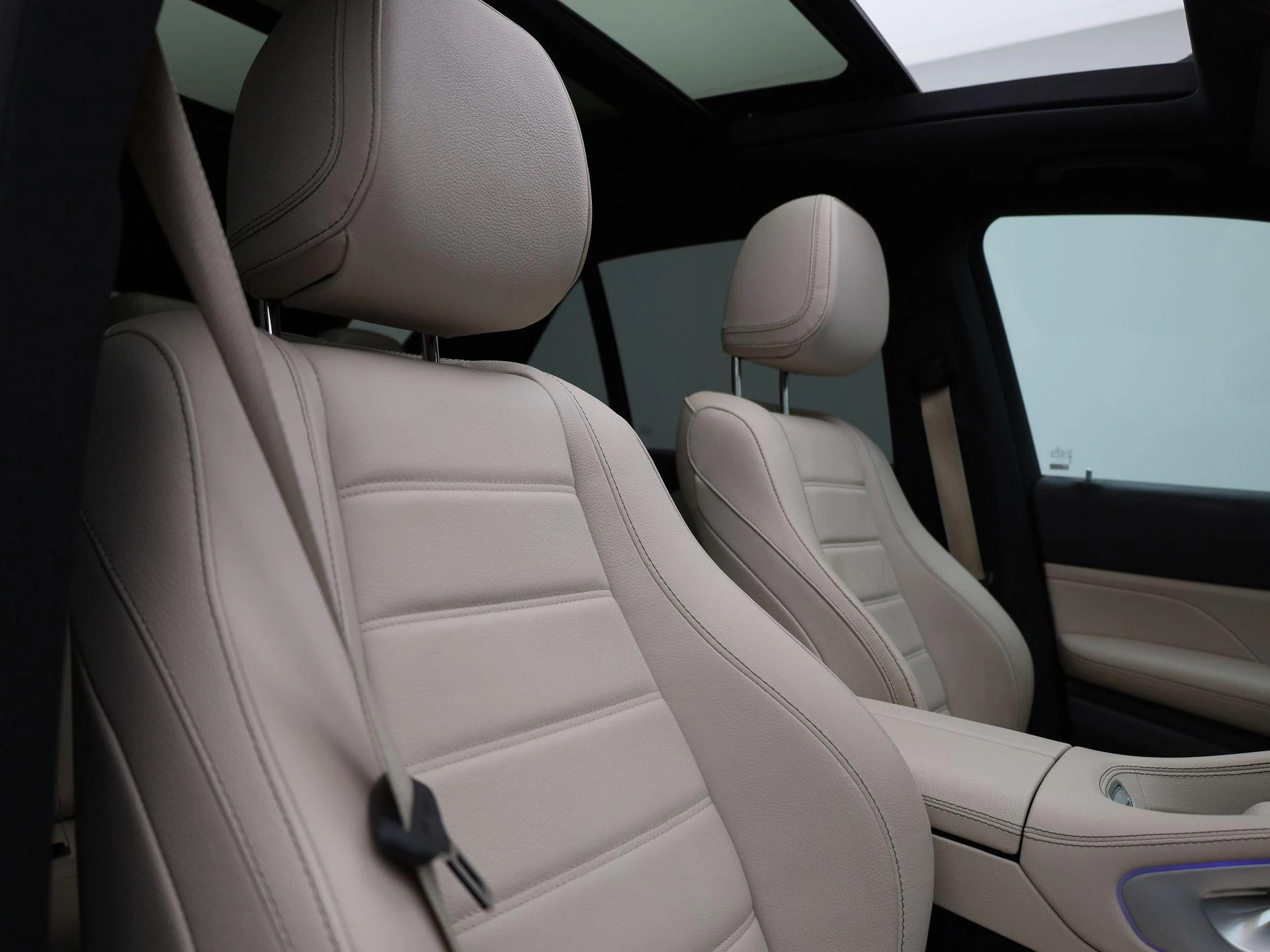 Mercedes-Benz-GLE-image-40