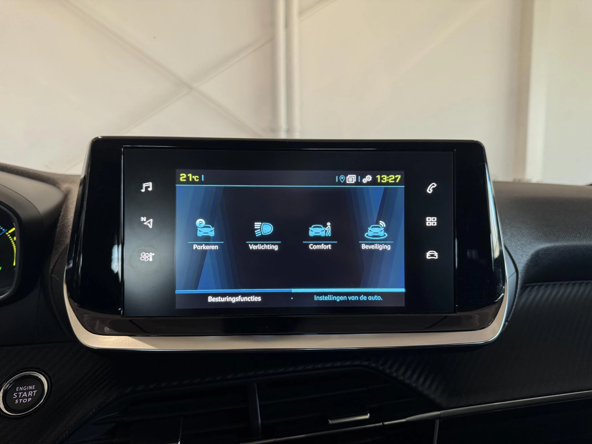 Peugeot-e-208-image-25